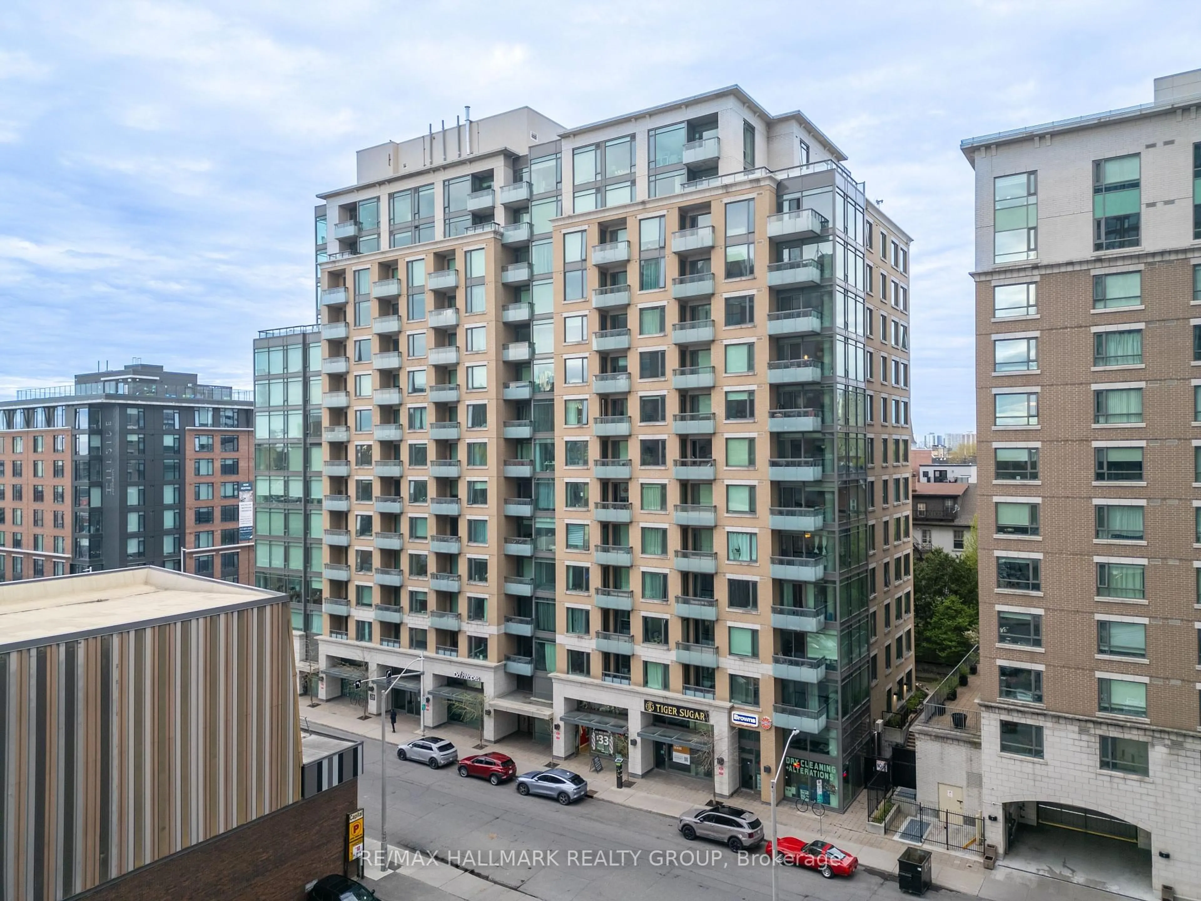 A pic from outside/outdoor area/front of a property/back of a property/a pic from drone, city buildings view from balcony for 238 Besserer St #405, Ottawa Ontario K1N 6B1