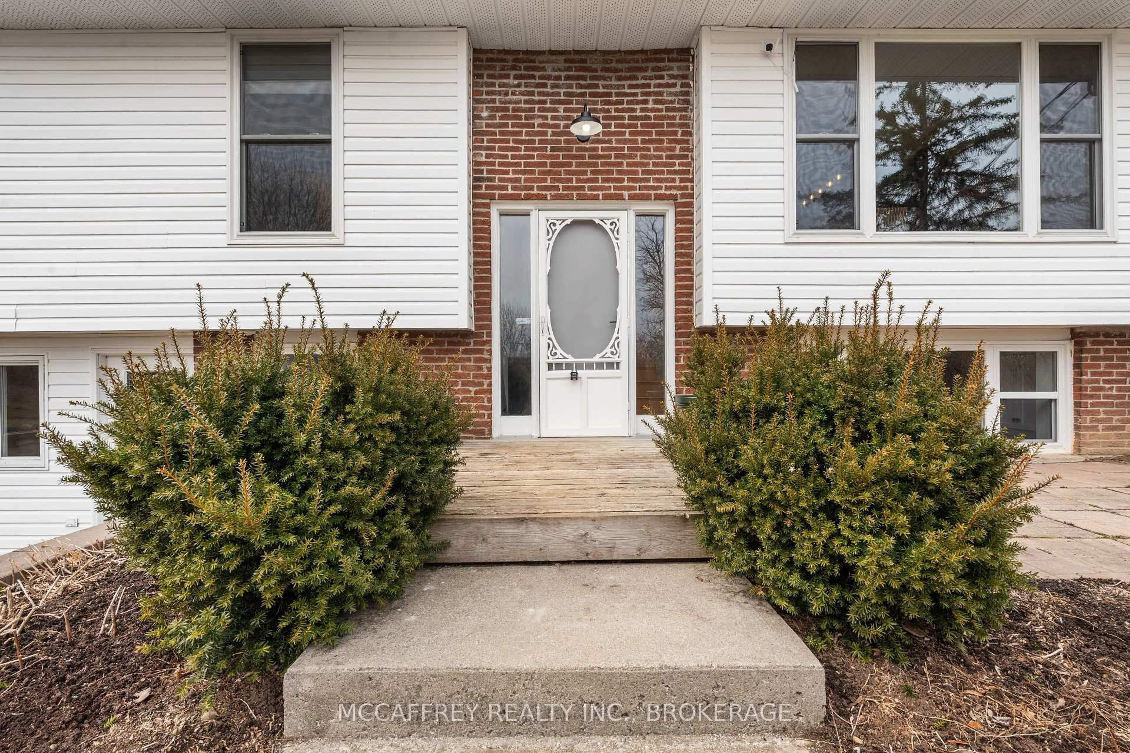 Indoor entryway for 25 Jones St, Tamworth Ontario K0K 3G0