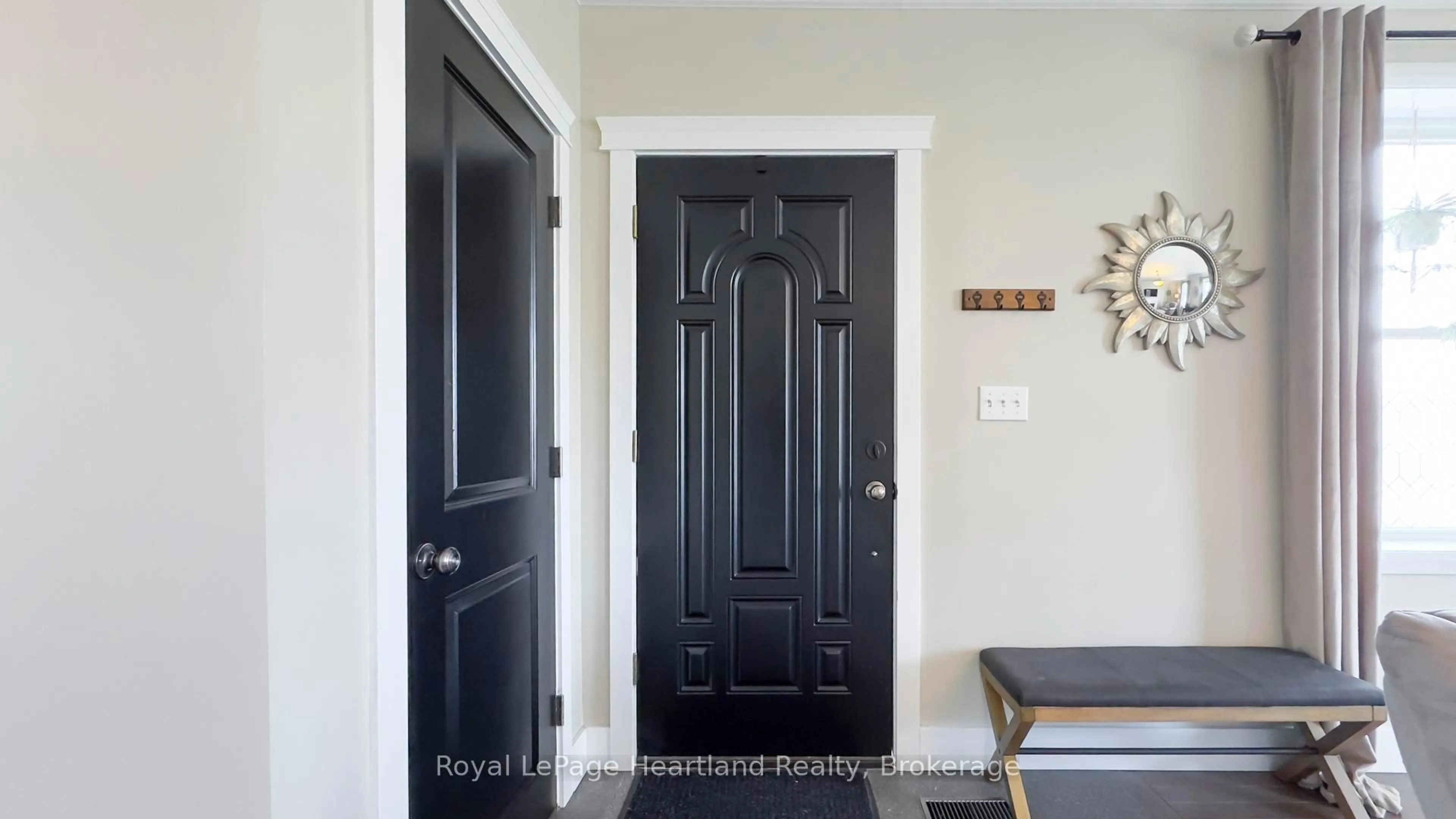 Indoor entryway for 187 Westmoreland St, North Huron Ontario M6H 3A1