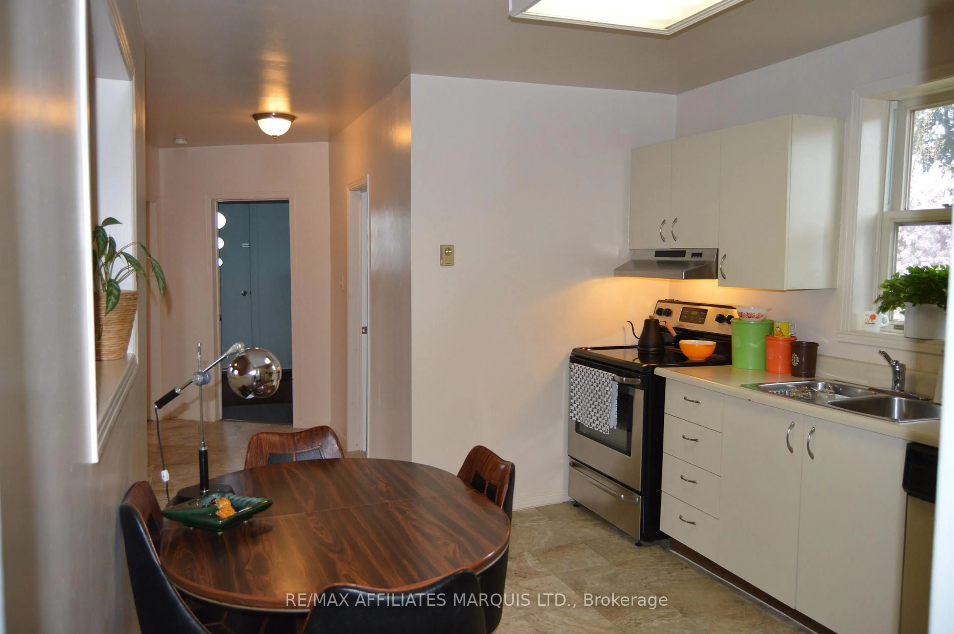 Standard kitchen, unknown for 68 Pine Lane, Cornwall Ontario K6J 5W9