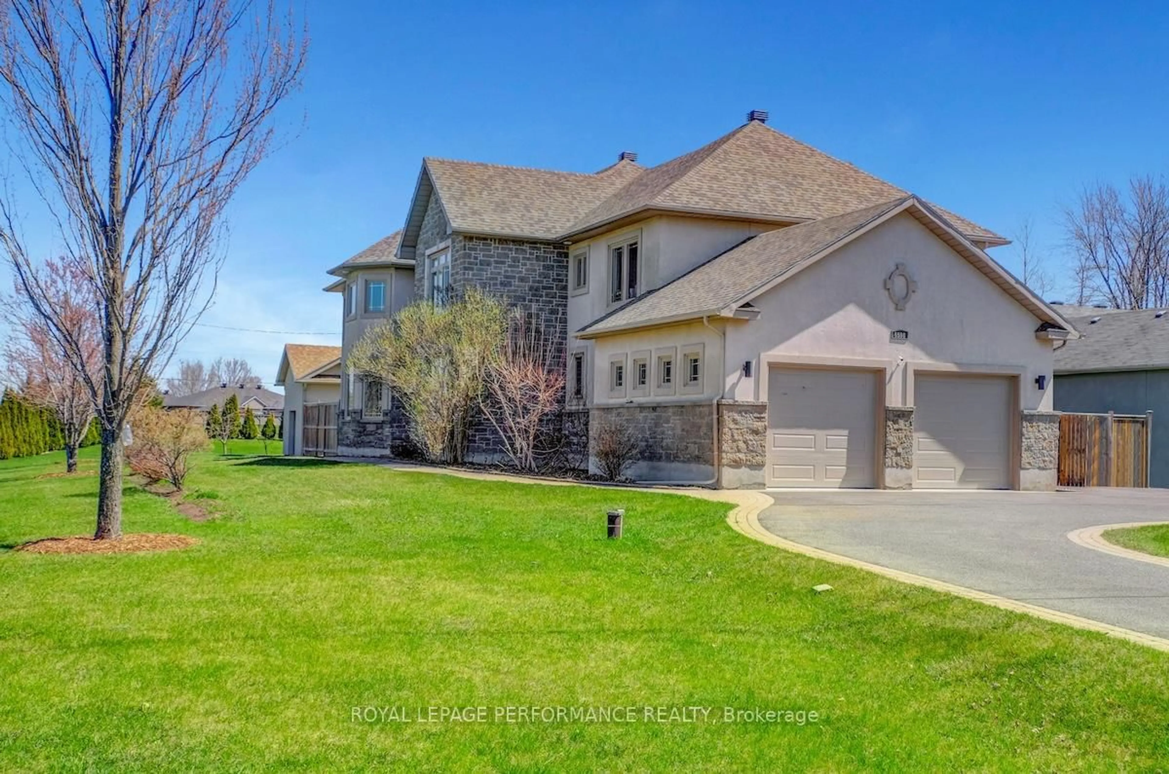 A pic from outside/outdoor area/front of a property/back of a property/a pic from drone, unknown for 6598 Courtland Grove Cres, Greely Ontario K4P 1G5