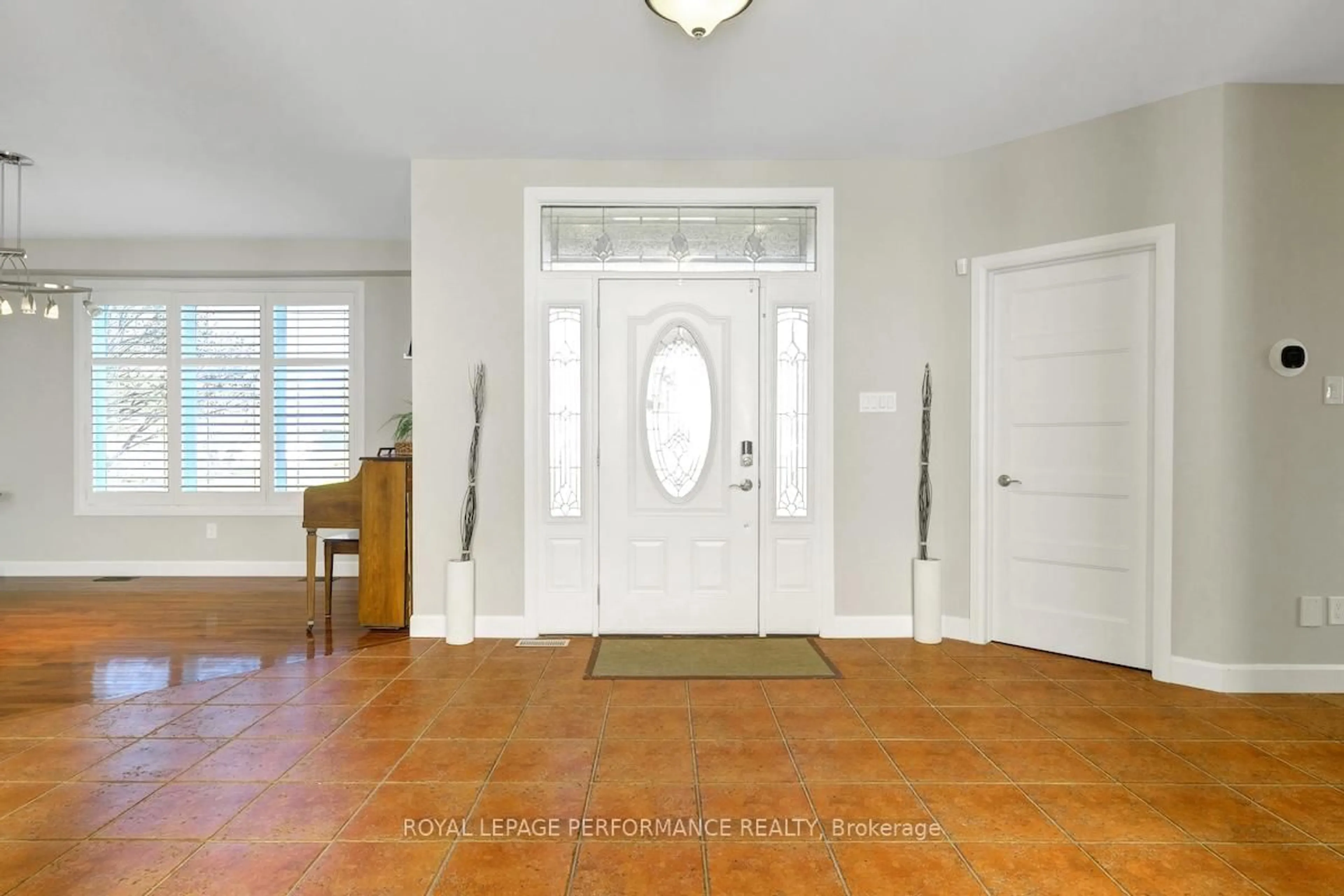 Indoor entryway for 6598 Courtland Grove Cres, Greely Ontario K4P 1G5