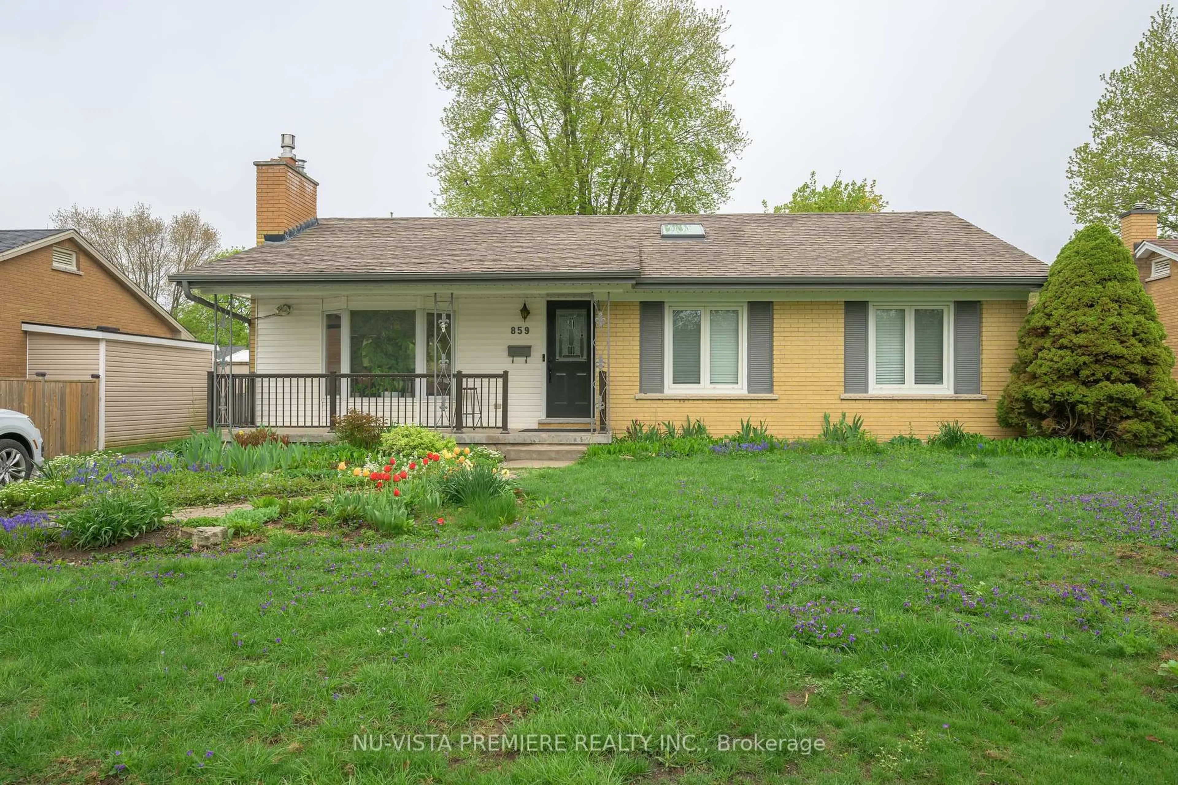 A pic from outside/outdoor area/front of a property/back of a property/a pic from drone, street for 859 Dalkeith Cres, London North Ontario N5X 1S5
