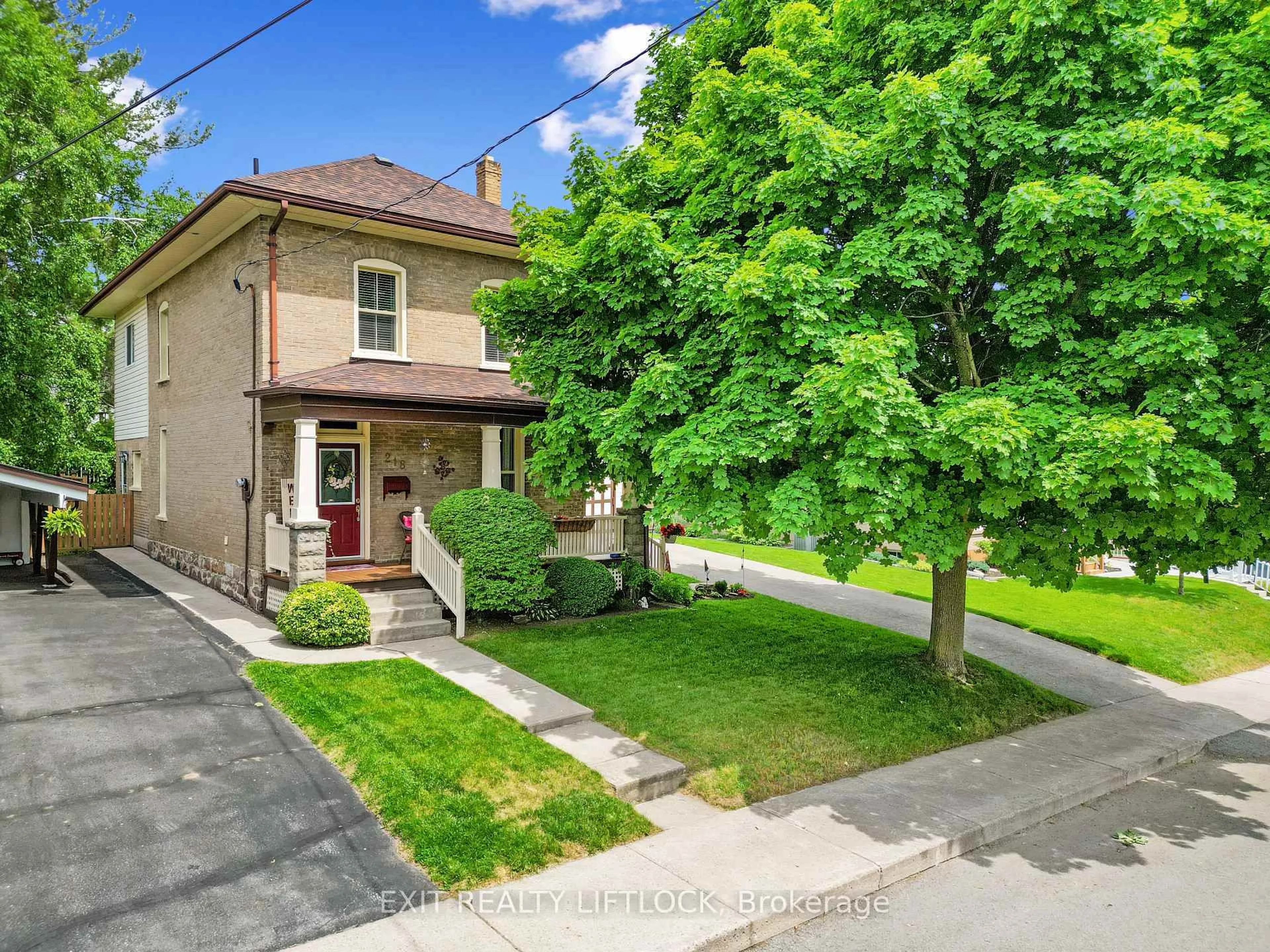 A pic from outside/outdoor area/front of a property/back of a property/a pic from drone, street for 218 Lee St, Peterborough North Ontario K9H 5N9