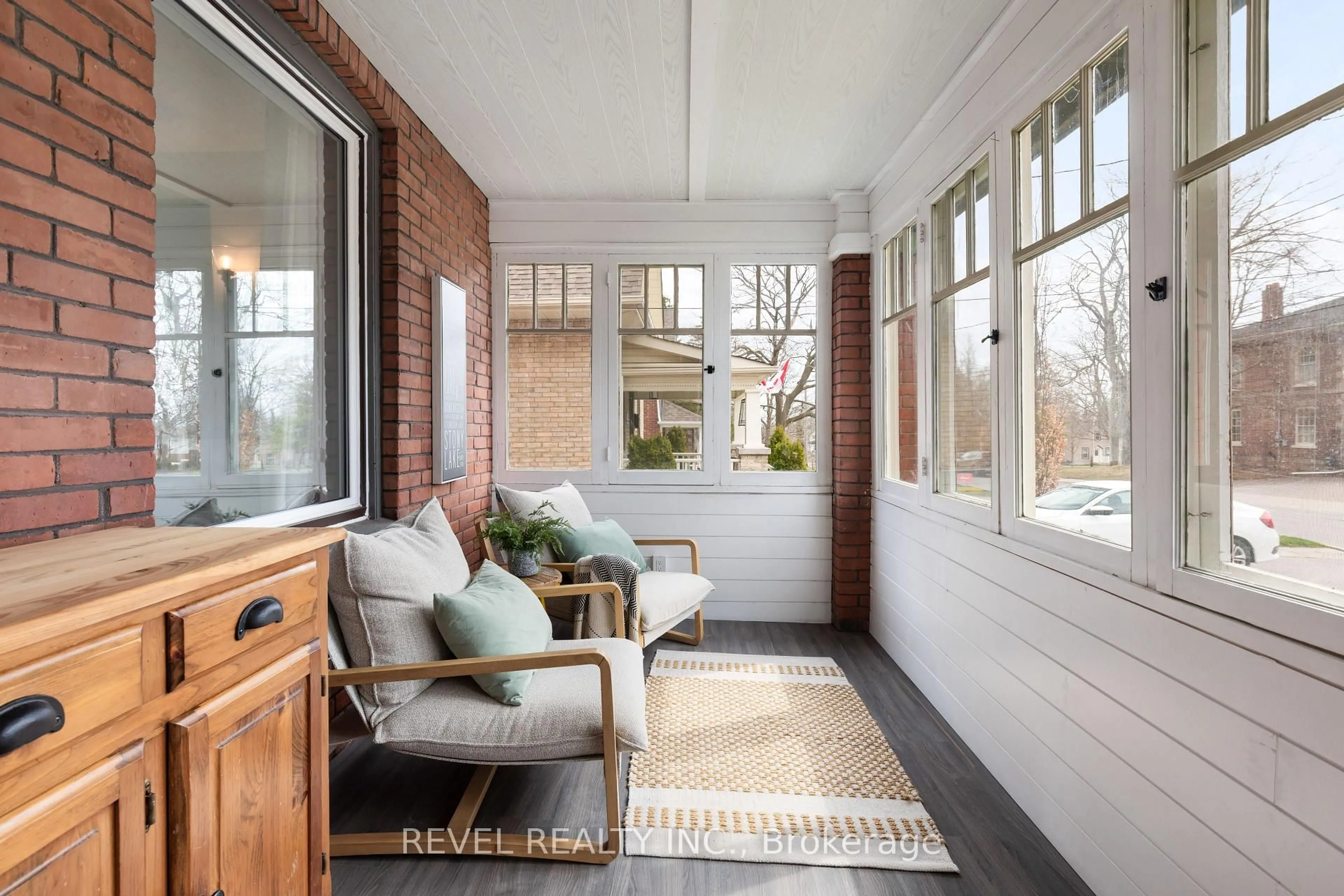 Indoor entryway for 50.5 Regent St, Kawartha Lakes Ontario K9V 3V2