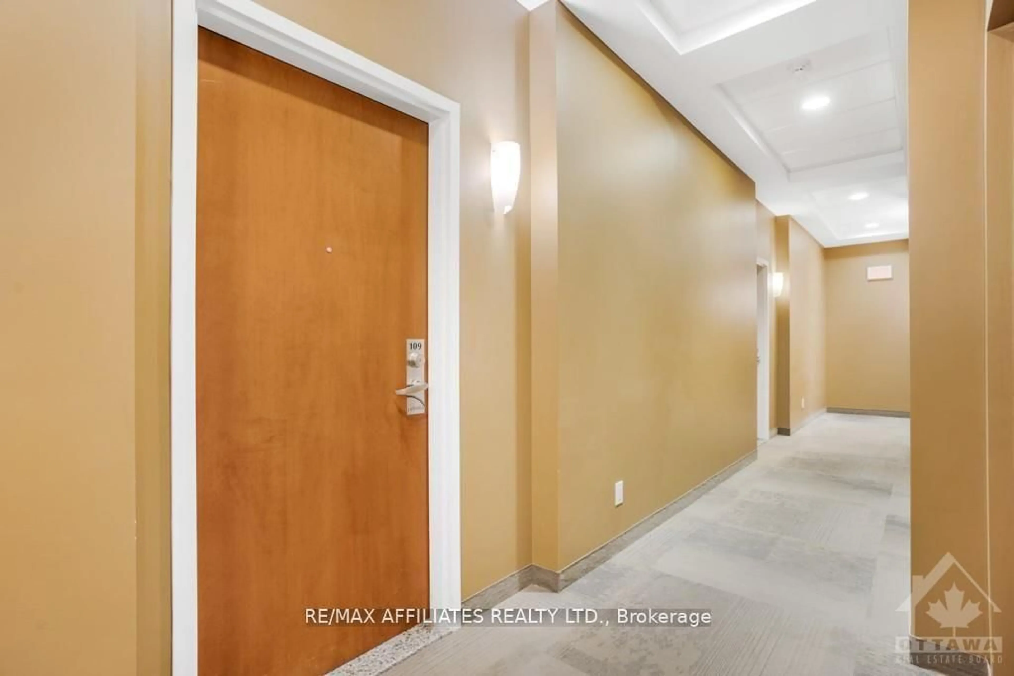 Indoor foyer for 310 Centrum Blvd #109, Ottawa Ontario K1E 0A3