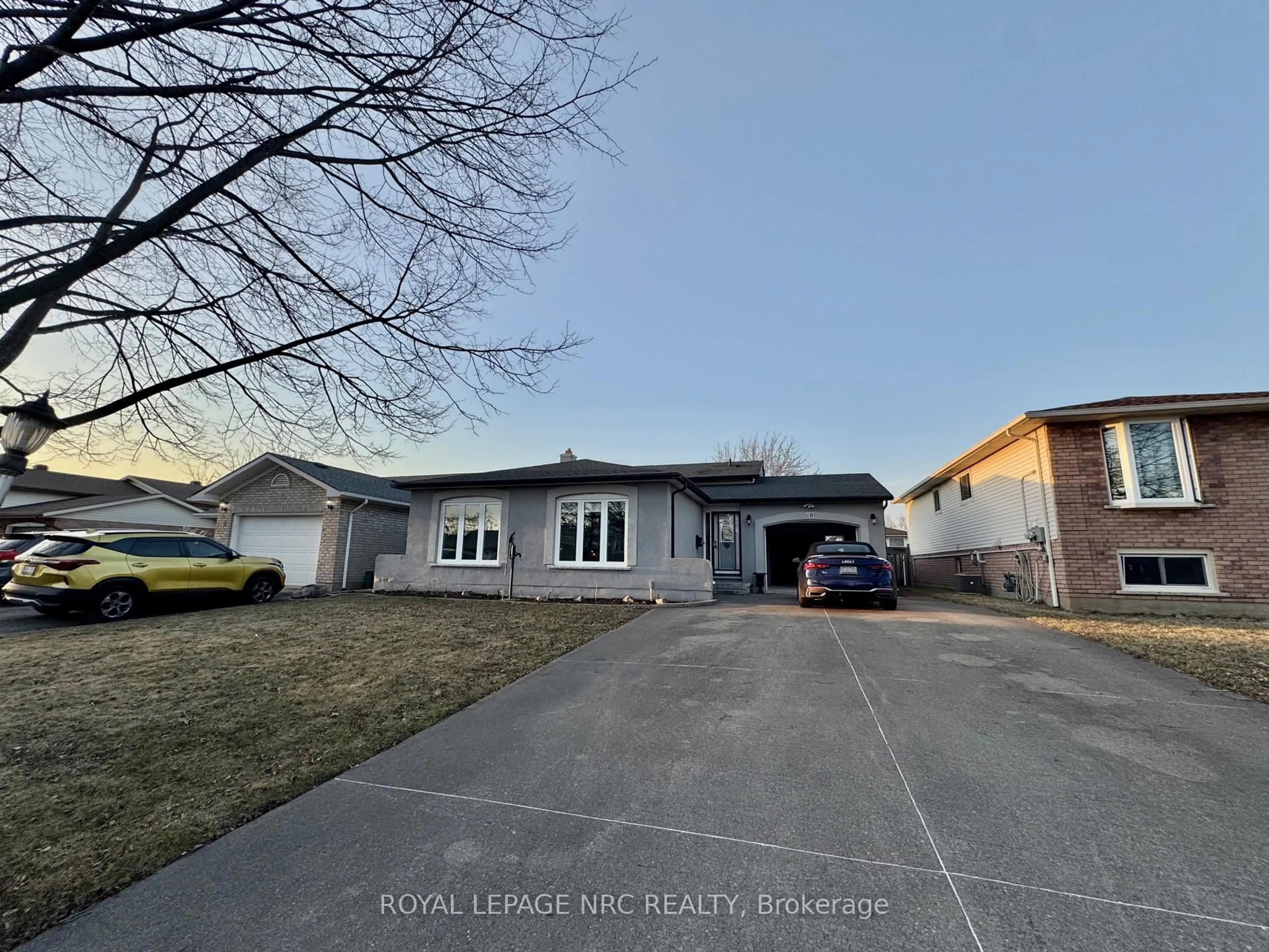 A pic from outside/outdoor area/front of a property/back of a property/a pic from drone, street for 10 Cornwell Circ, St. Catharines Ontario L2S 3C5