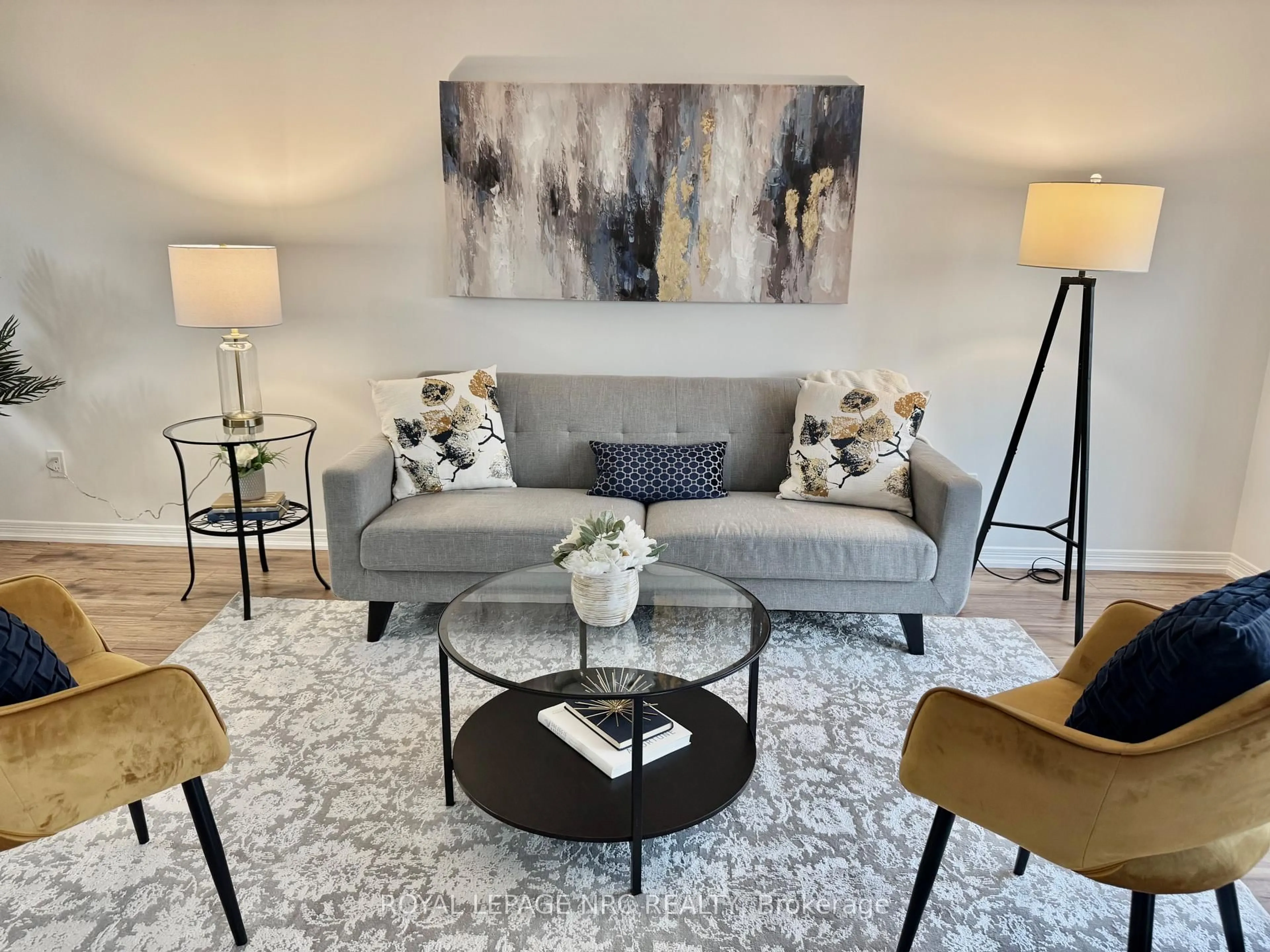 Living room with furniture, carpet floor for 10 Cornwell Circ, St. Catharines Ontario L2S 3C5