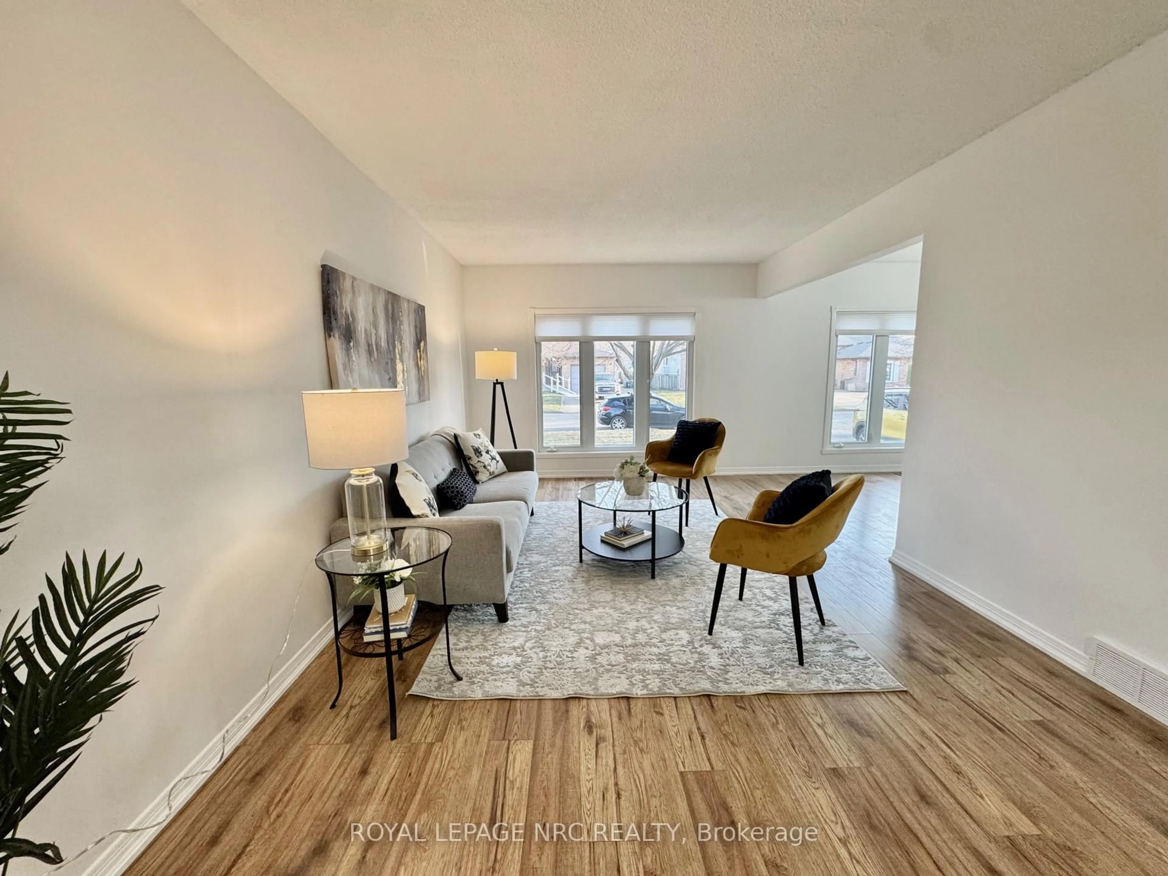 Living room with furniture, unknown for 10 Cornwell Circ, St. Catharines Ontario L2S 3C5