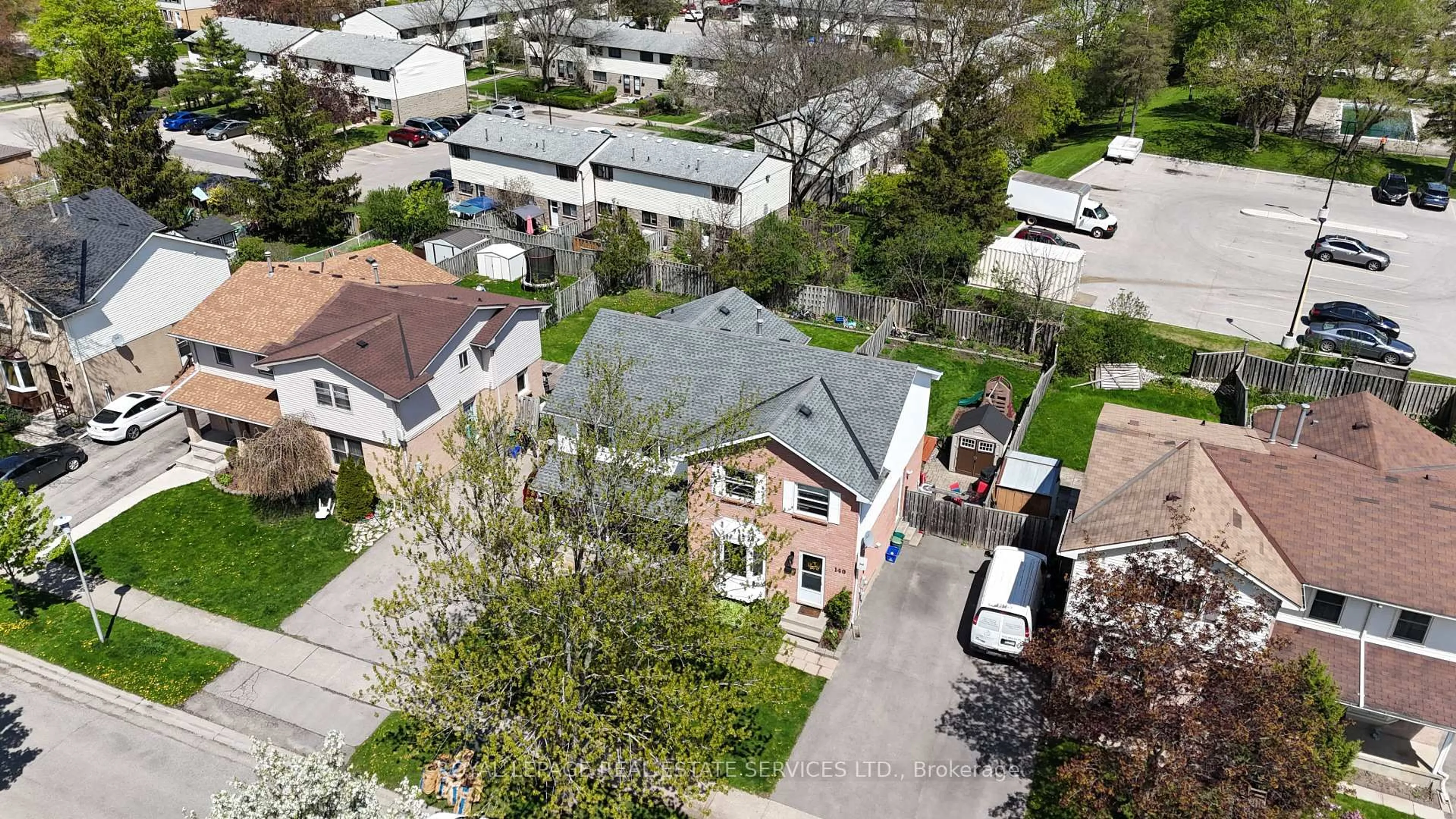 A pic from outside/outdoor area/front of a property/back of a property/a pic from drone, street for 140 Golfdale Cres, London South Ontario N6C 5X7