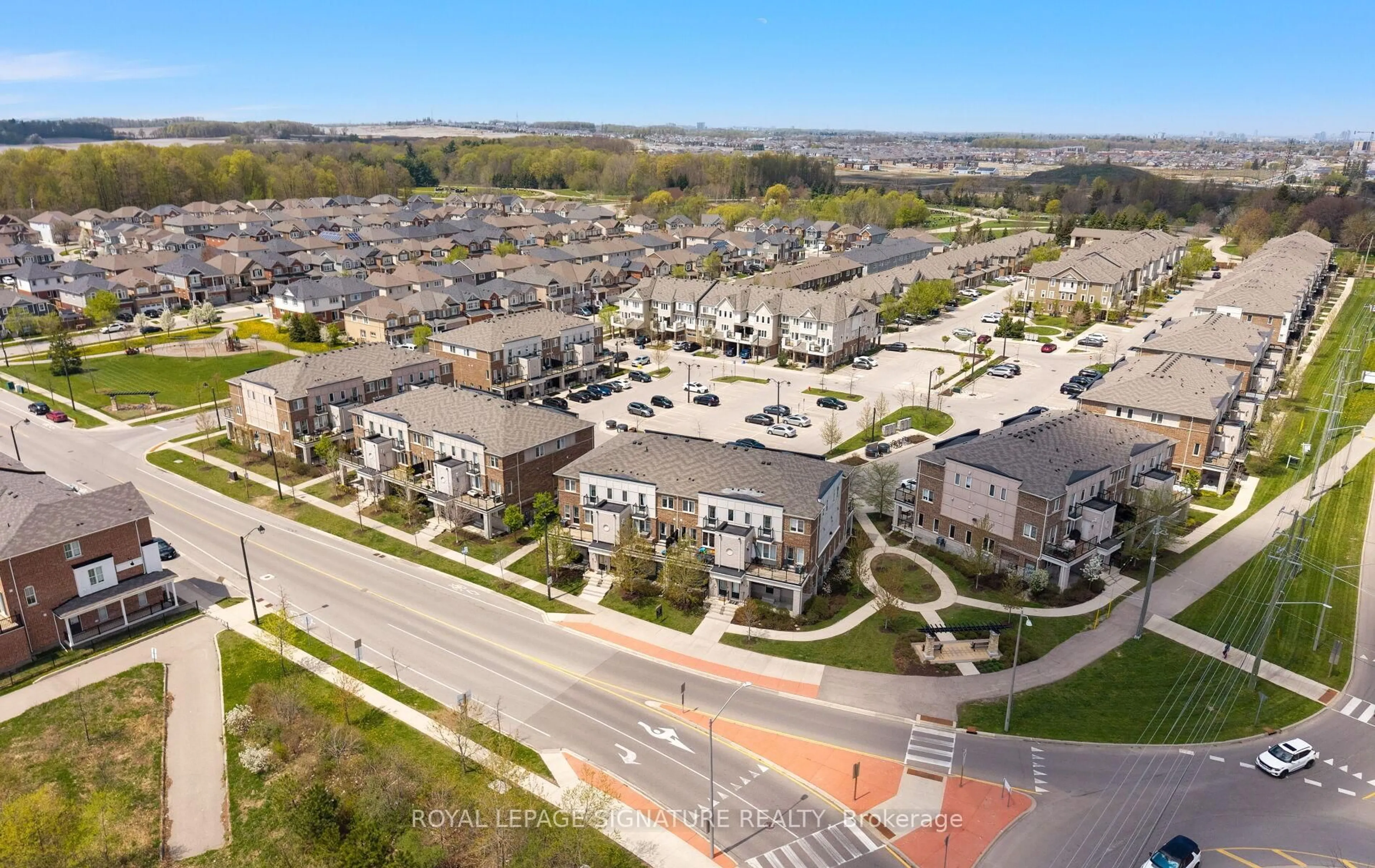 A pic from outside/outdoor area/front of a property/back of a property/a pic from drone, unknown for 82 Daylily Lane, Kitchener Ontario N2R 0L7