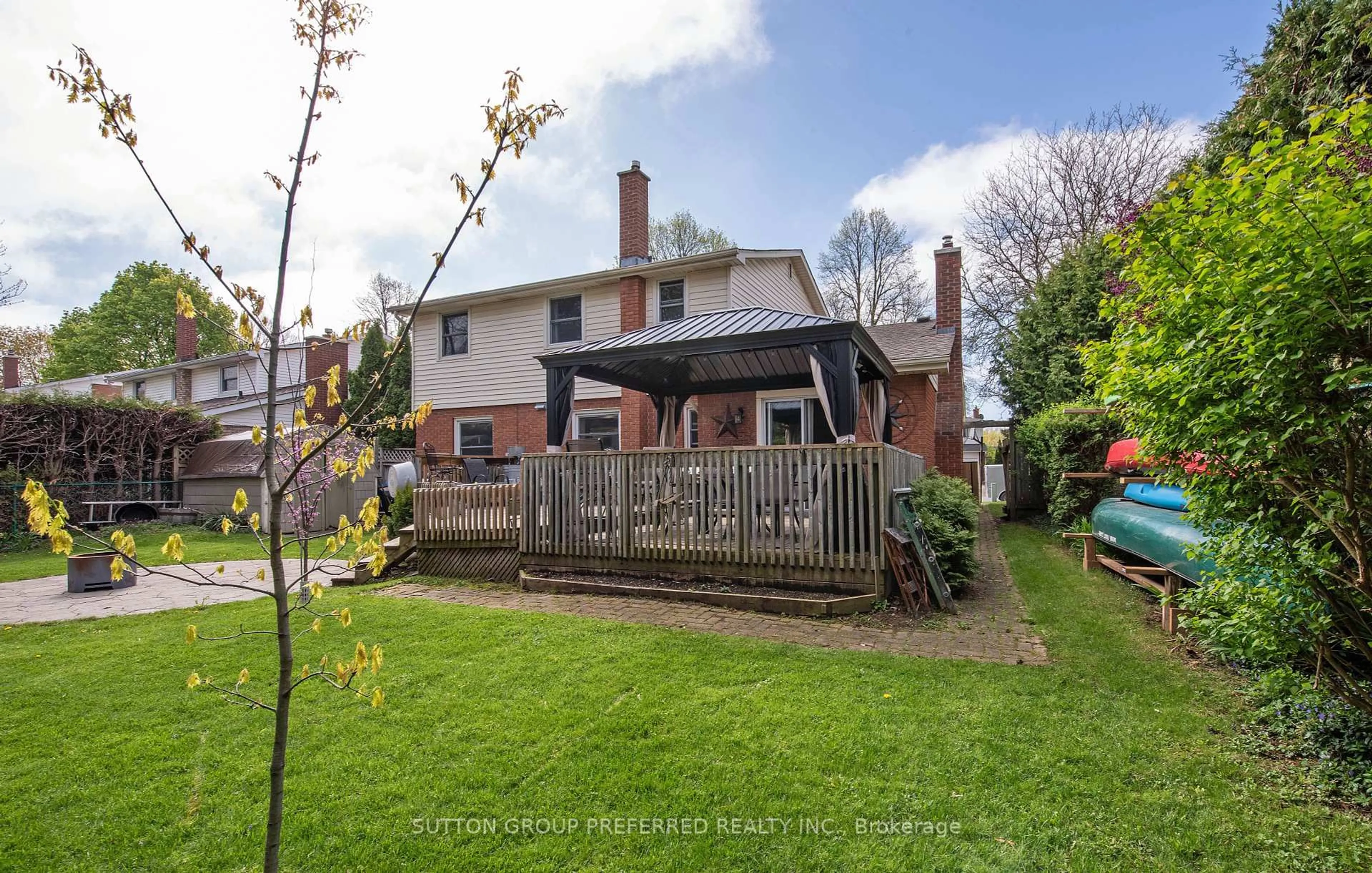 A pic from outside/outdoor area/front of a property/back of a property/a pic from drone, street for 31 Milford Cres, London North Ontario N5X 1A9