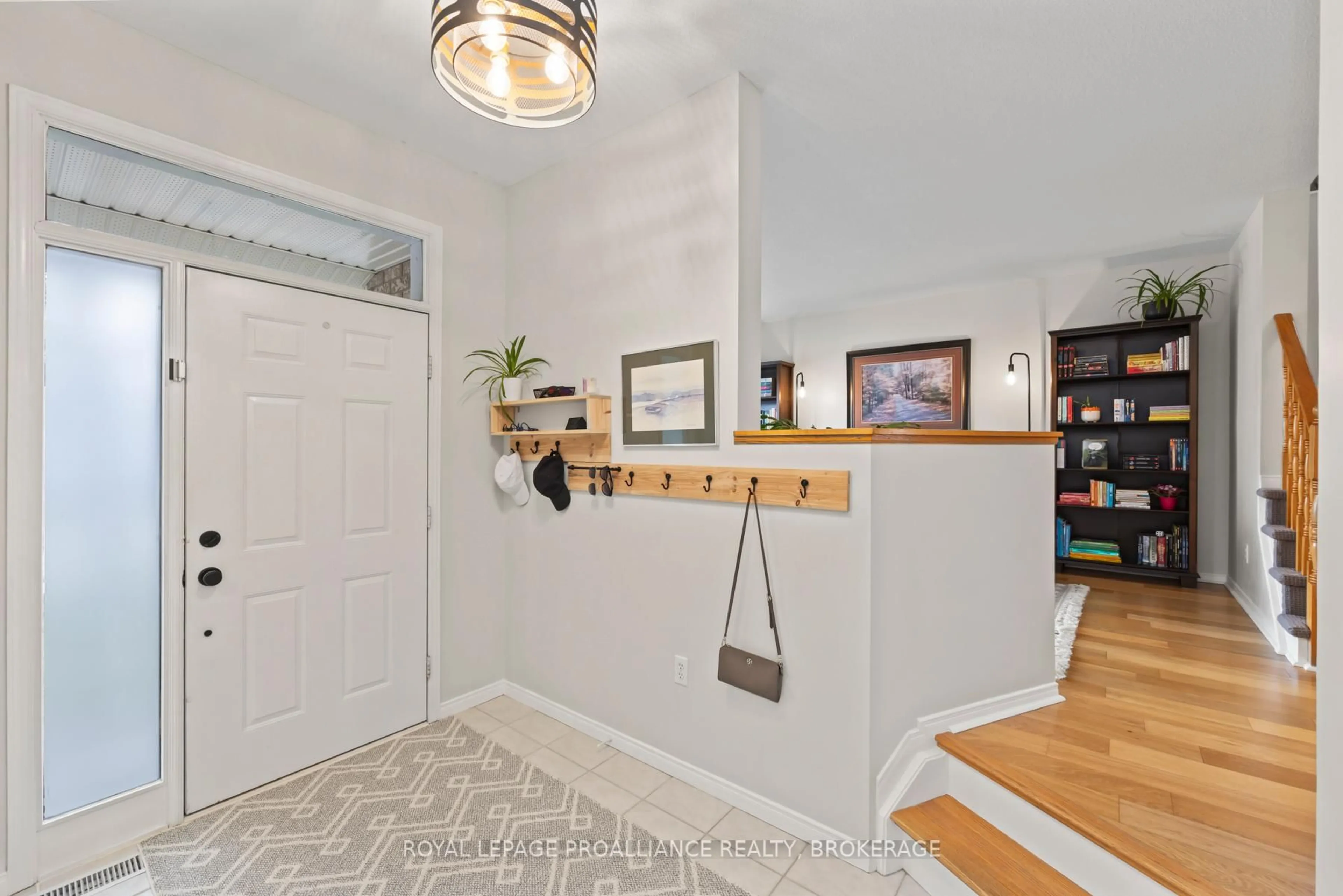 Indoor entryway for 64 Dalgleish Ave, Kingston Ontario K7K 7E1