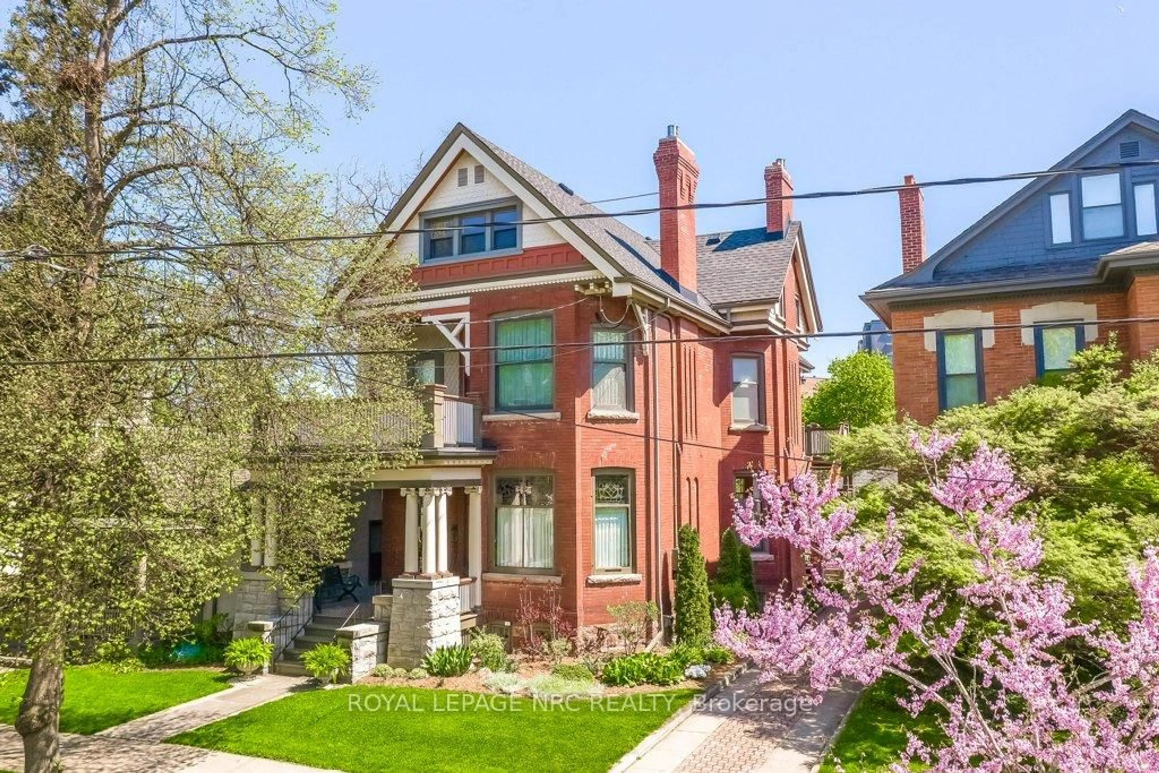 Home with brick exterior material, street for 100 Queen St, St. Catharines Ontario L2R 5H3