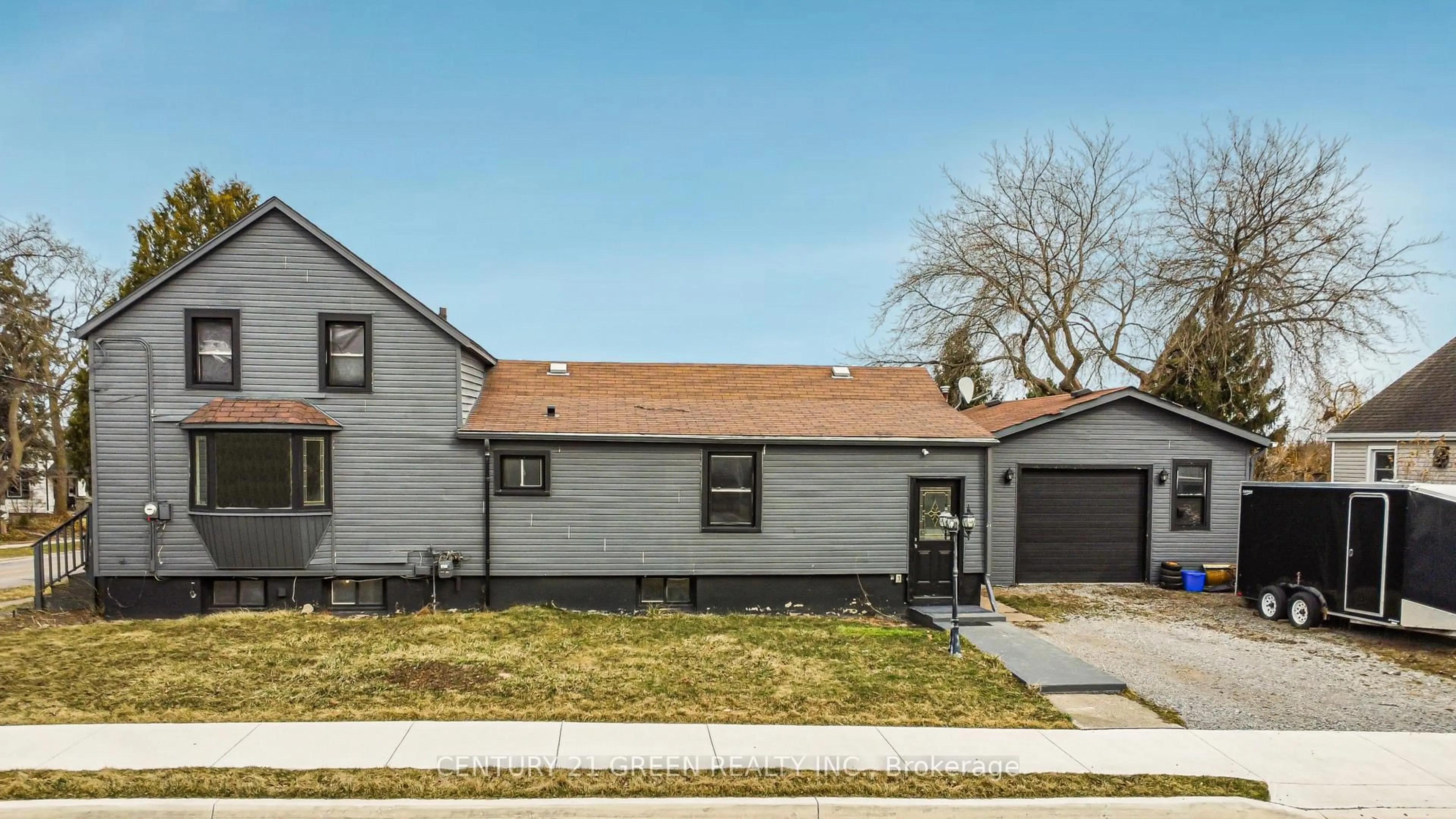 Home with vinyl exterior material, street for 35 ST DAVID St, Thorold Ontario L2V 2L3