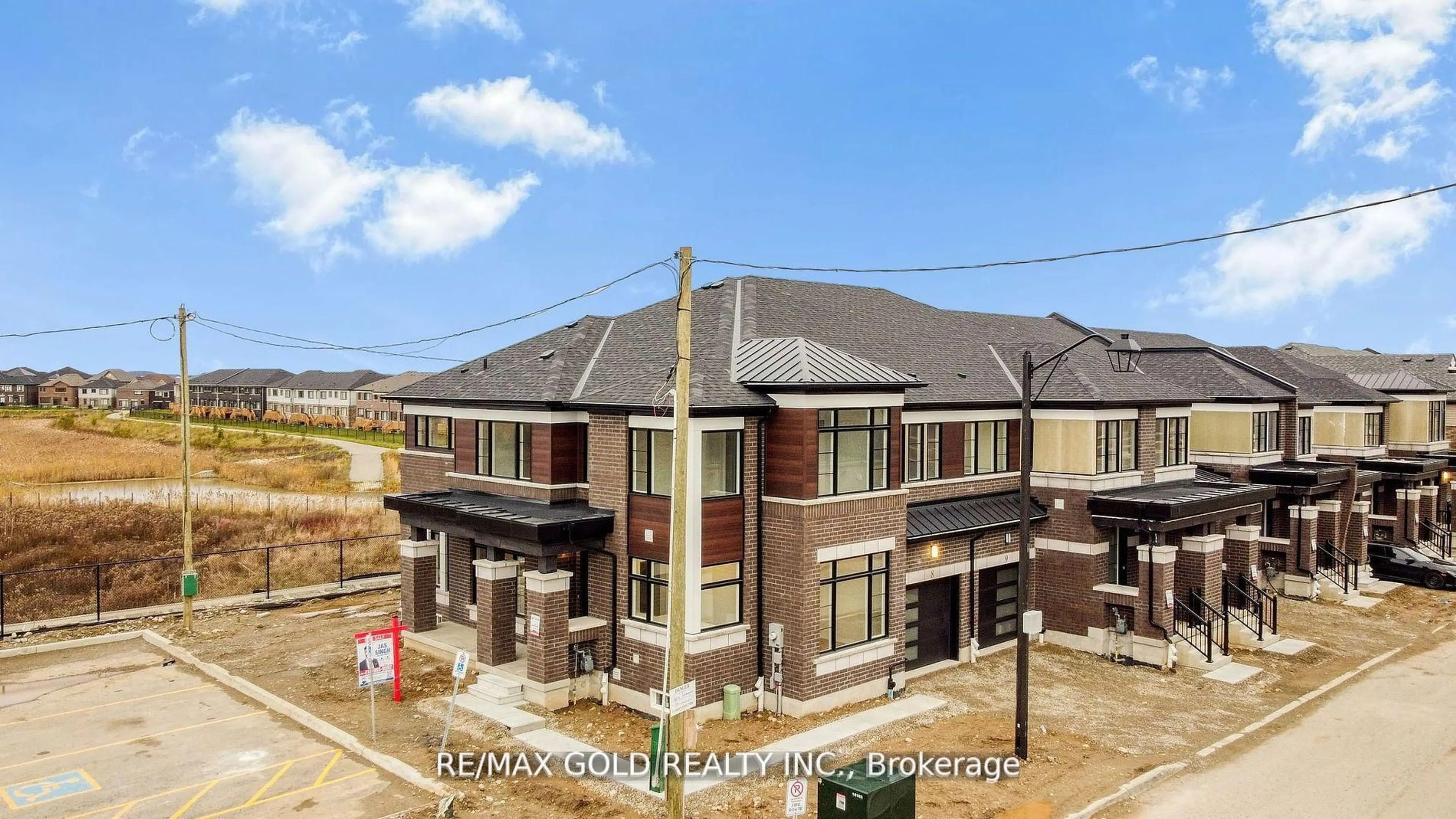 A pic from outside/outdoor area/front of a property/back of a property/a pic from drone, unknown for 420 Newman Dr #8, Cambridge Ontario N1S 0E9
