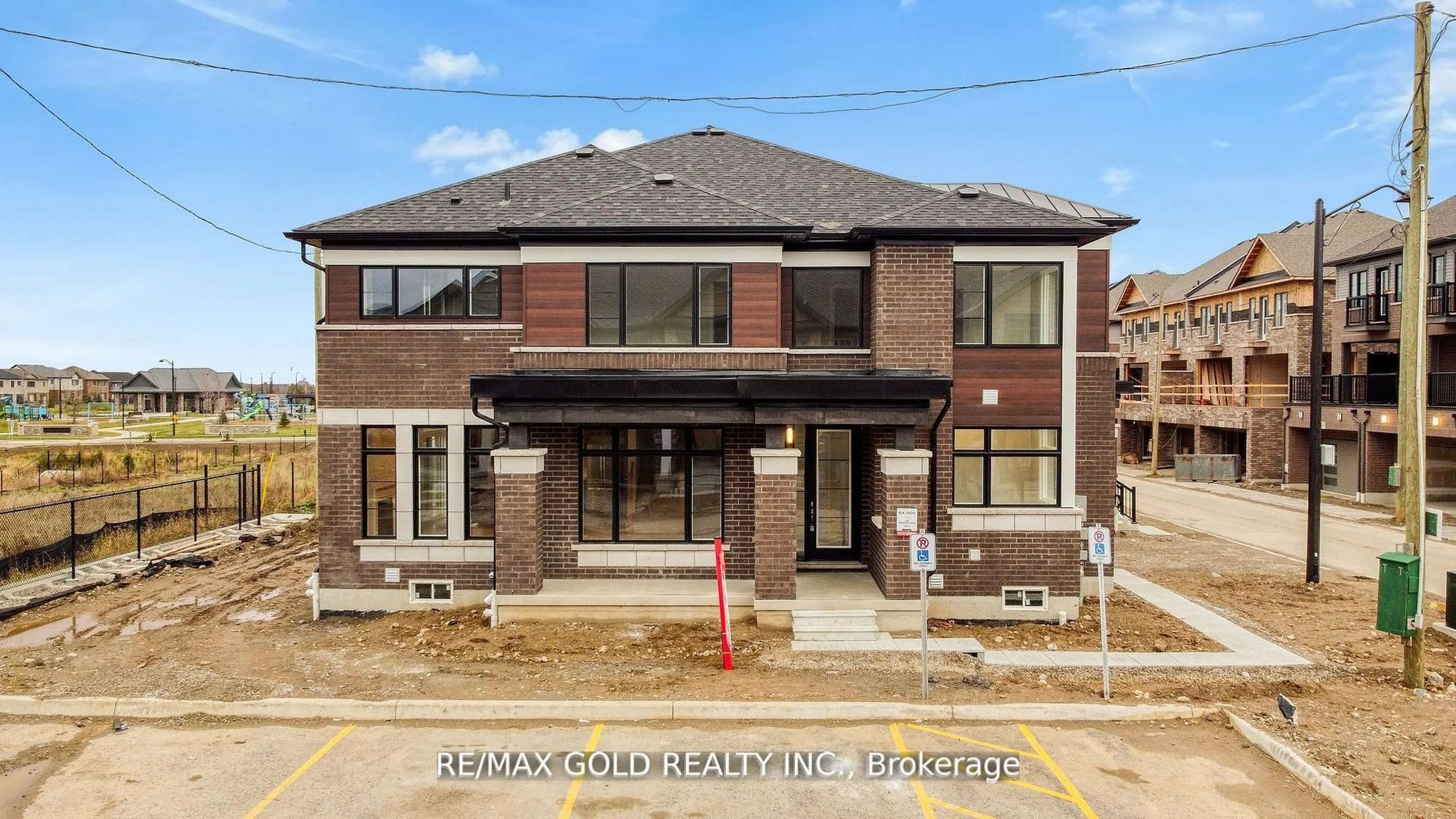 Home with brick exterior material, building for 420 Newman Dr #8, Cambridge Ontario N1S 0E9