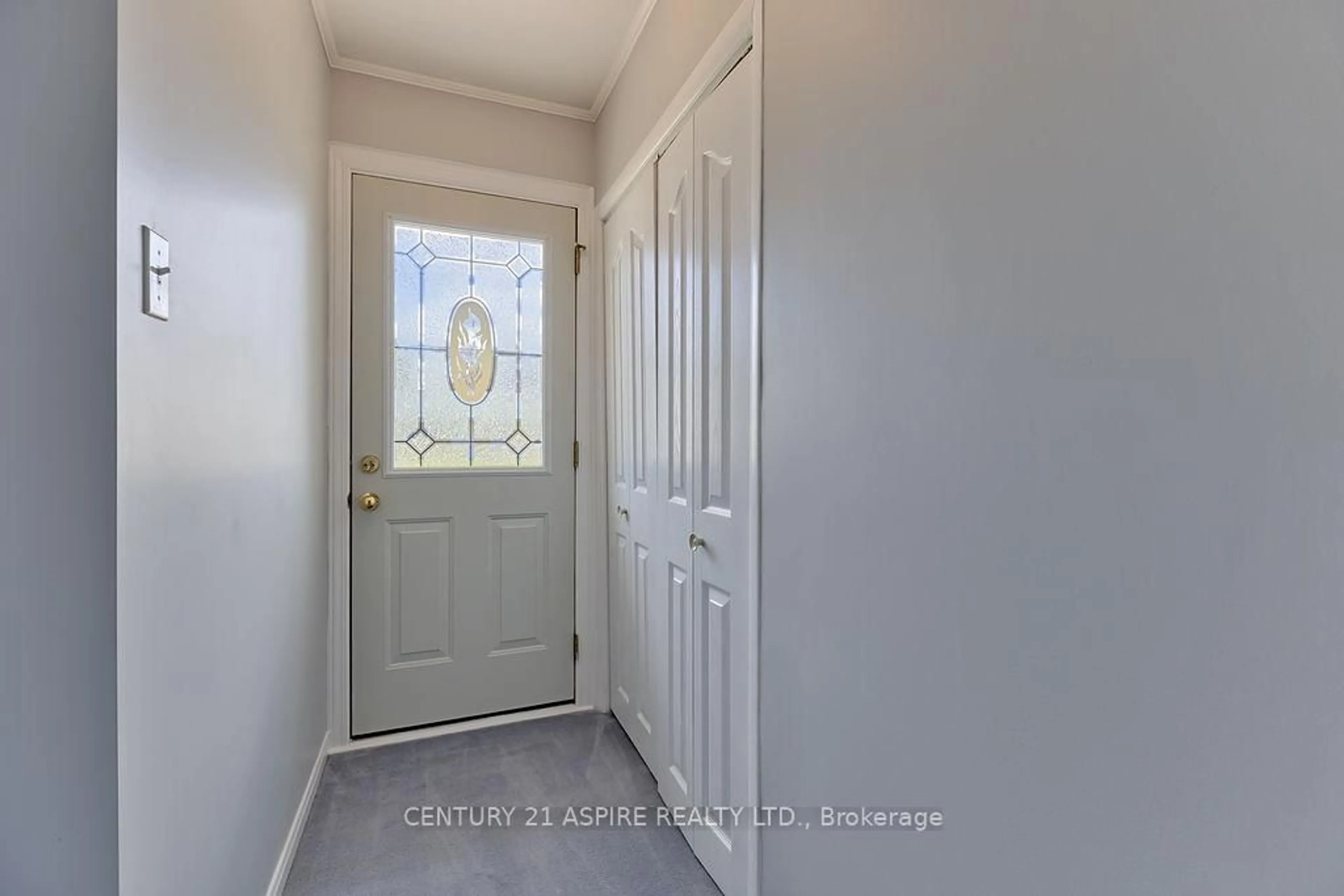 Indoor entryway for 15 Michael Cres, Petawawa Ontario K8H 2L5