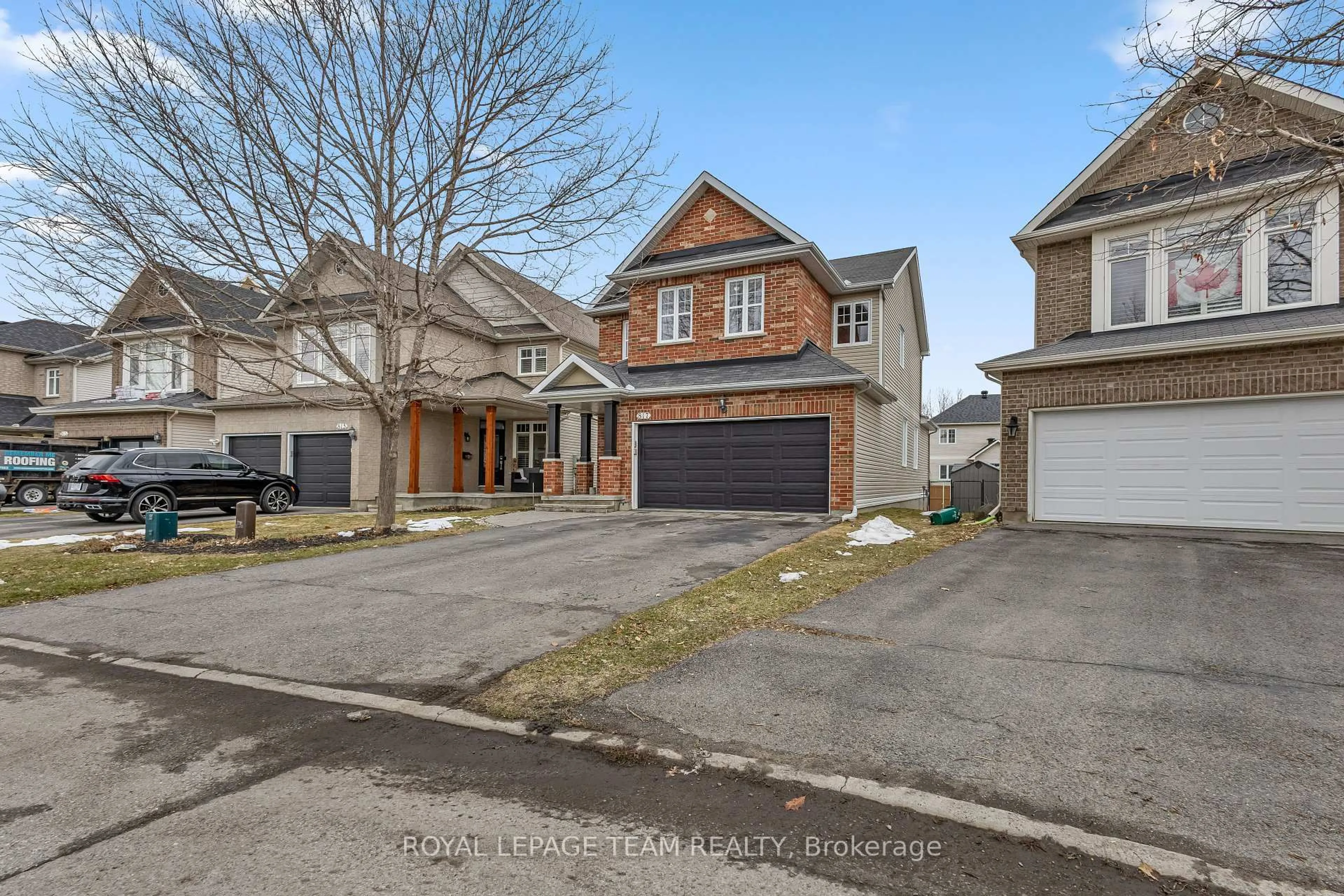 A pic from outside/outdoor area/front of a property/back of a property/a pic from drone, street for 817 Feather Moss Way, Ottawa Ontario K1V 1X3