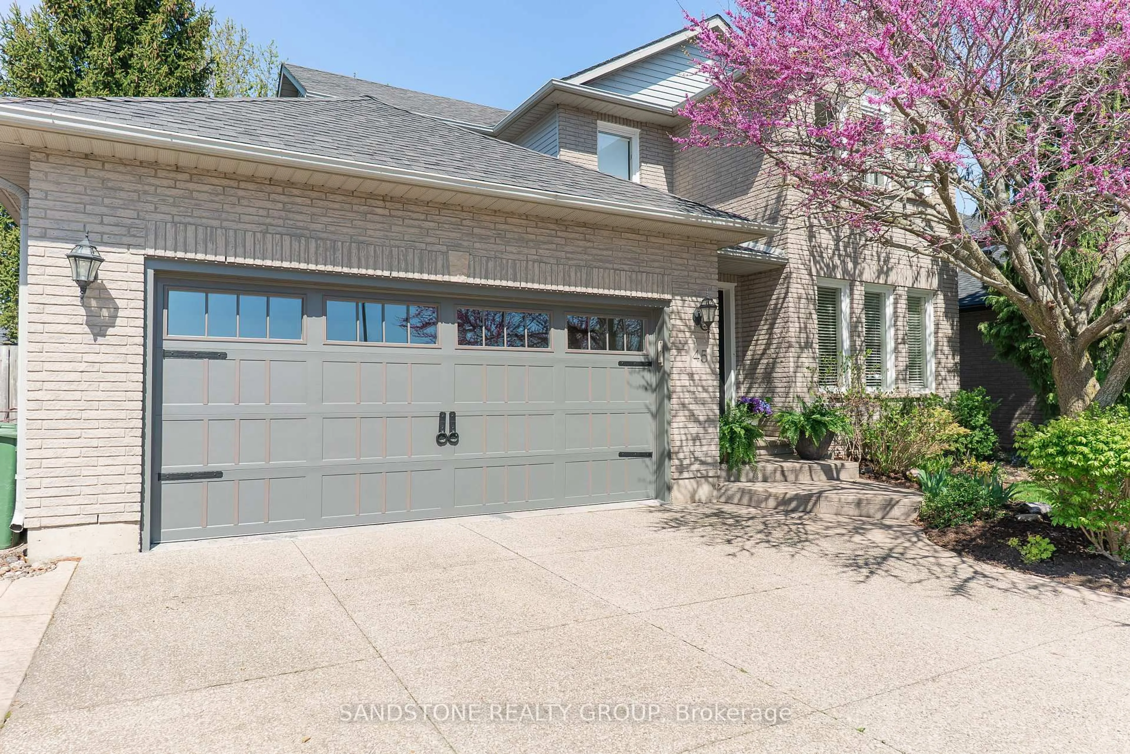 Home with brick exterior material, street for 45 Richmond Cres, Hamilton Ontario L8E 5T9