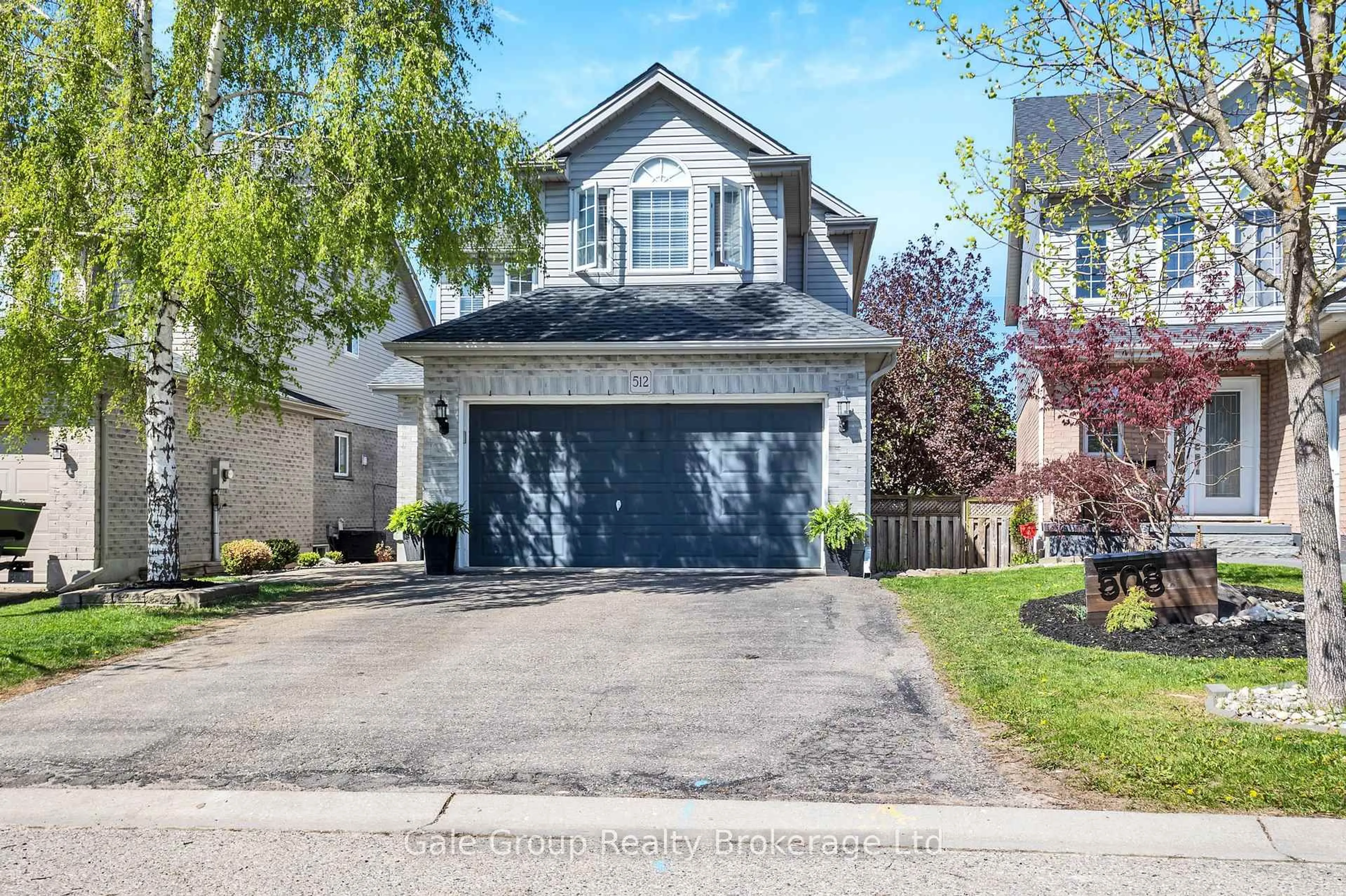 Home with vinyl exterior material, street for 512 Ontario St, Woodstock Ontario N4V 1H2