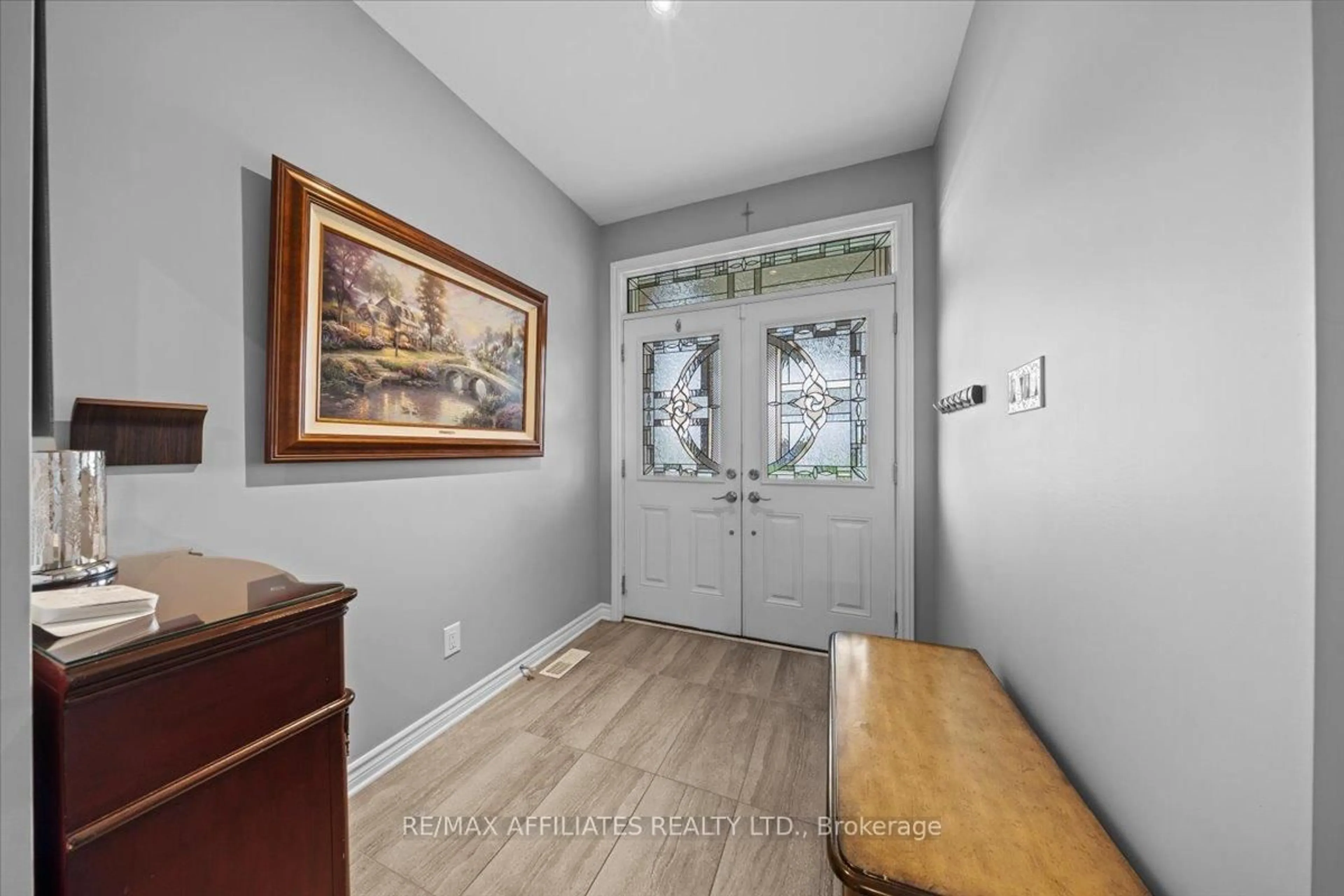 Indoor entryway for 2277 Esprit Dr, Orleans Ontario K4A 0A5