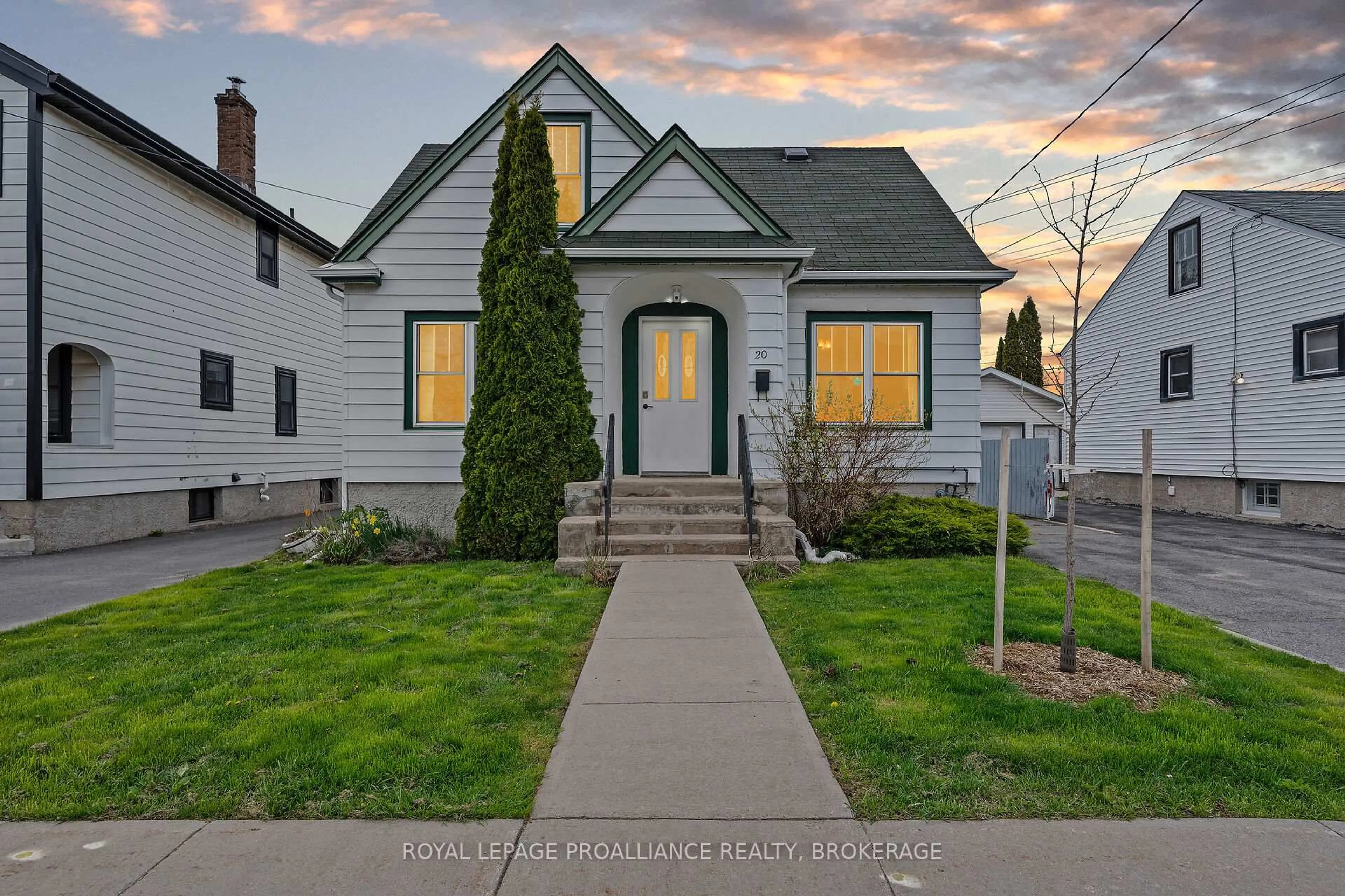 Home with vinyl exterior material, street for 20 Drayton Ave, Kingston Ontario K7K 4X6