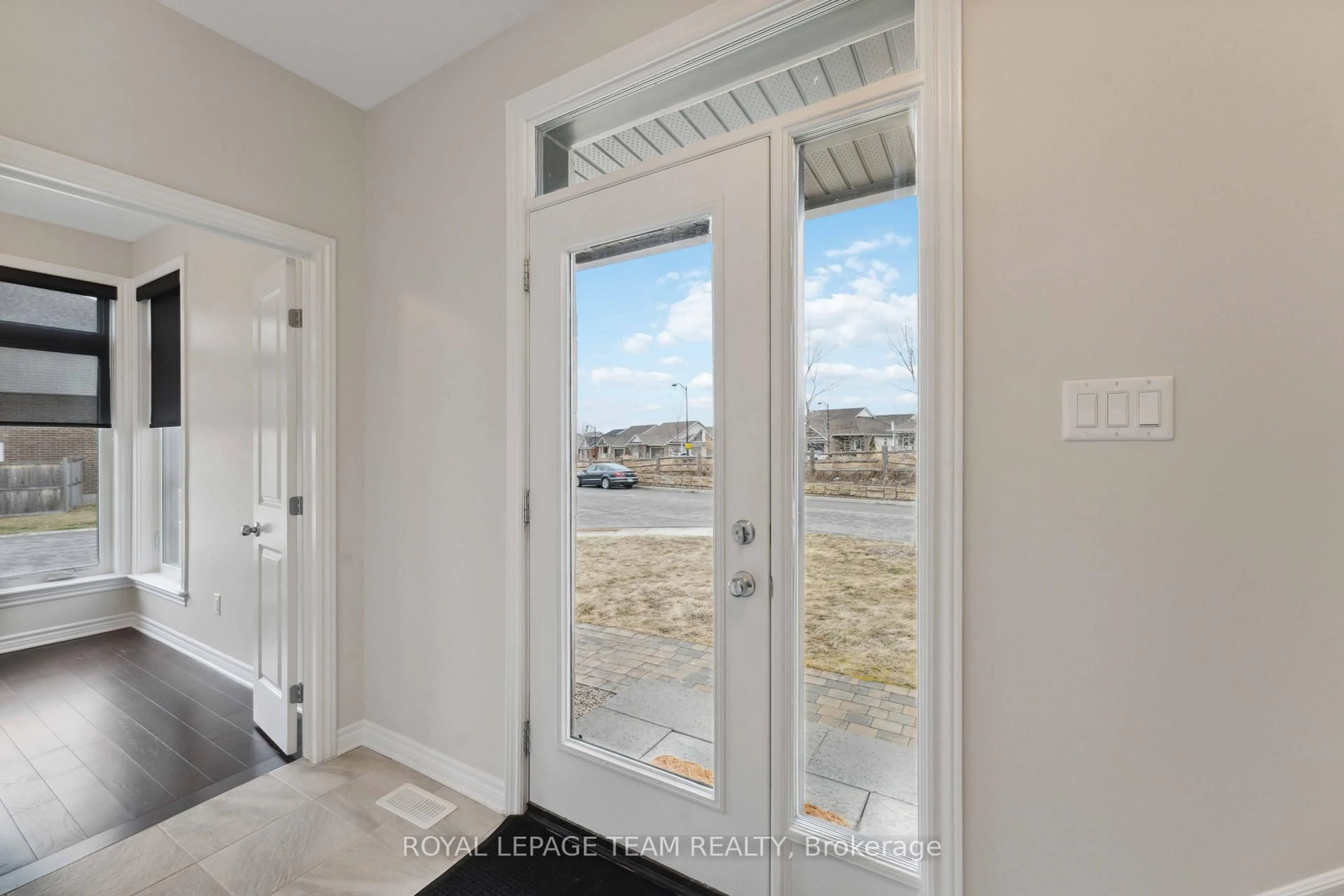 Indoor entryway for 599 CARTOGRAPHE St, Ottawa Ontario K4A 3N6