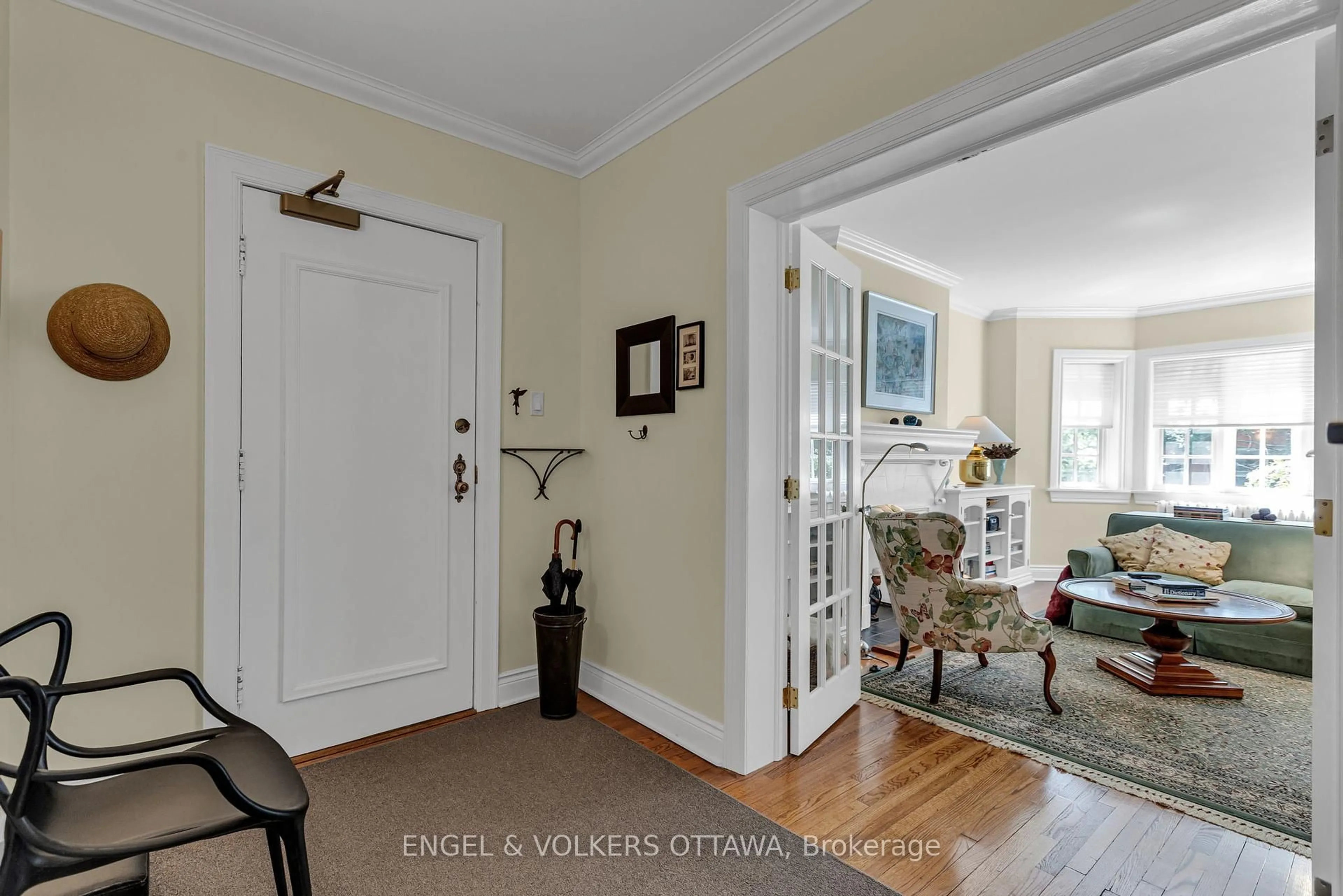 Indoor entryway for 433 Besserer St #2, Ottawa Ontario K1N 6B9