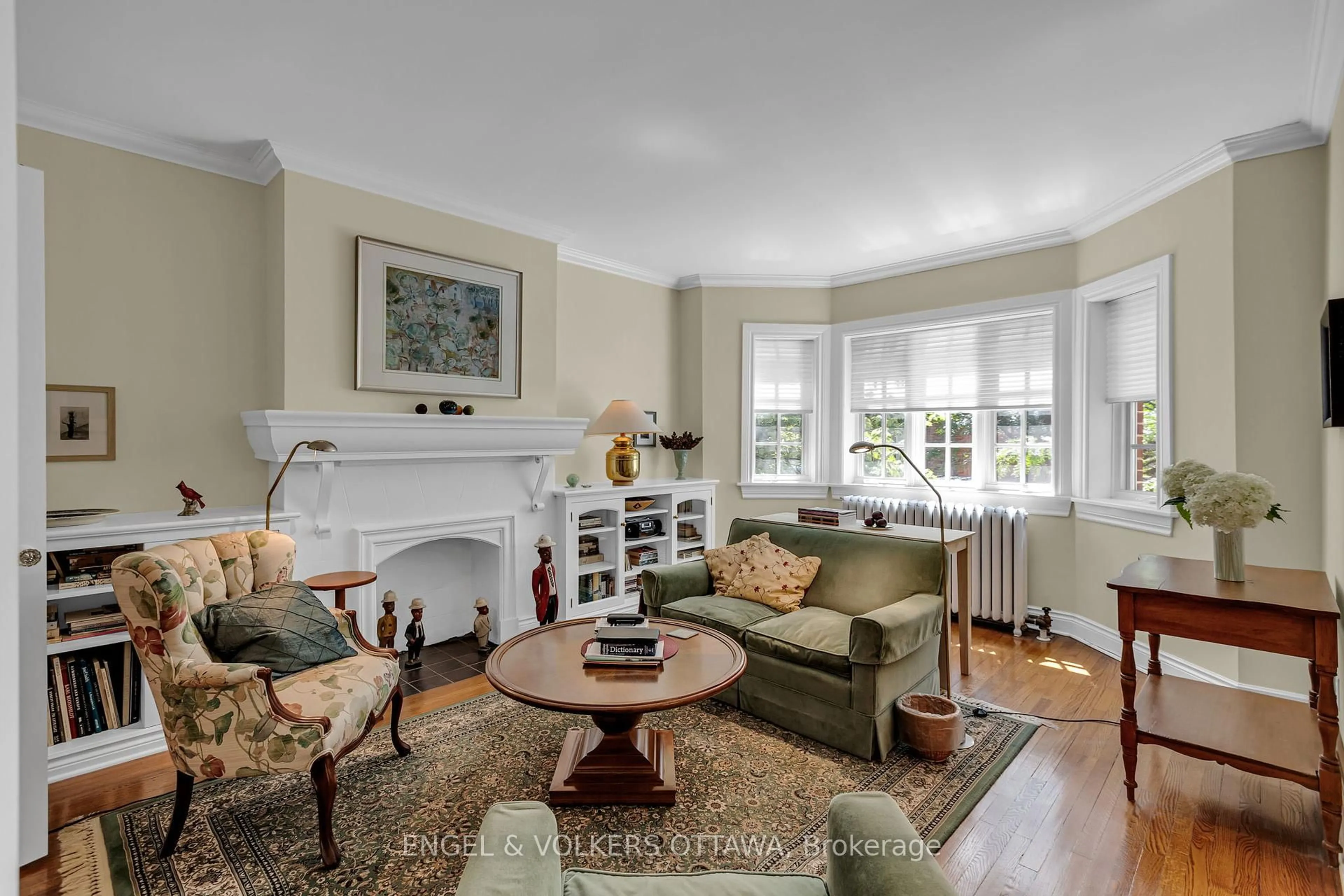 Living room with furniture, unknown for 433 Besserer St #2, Ottawa Ontario K1N 6B9