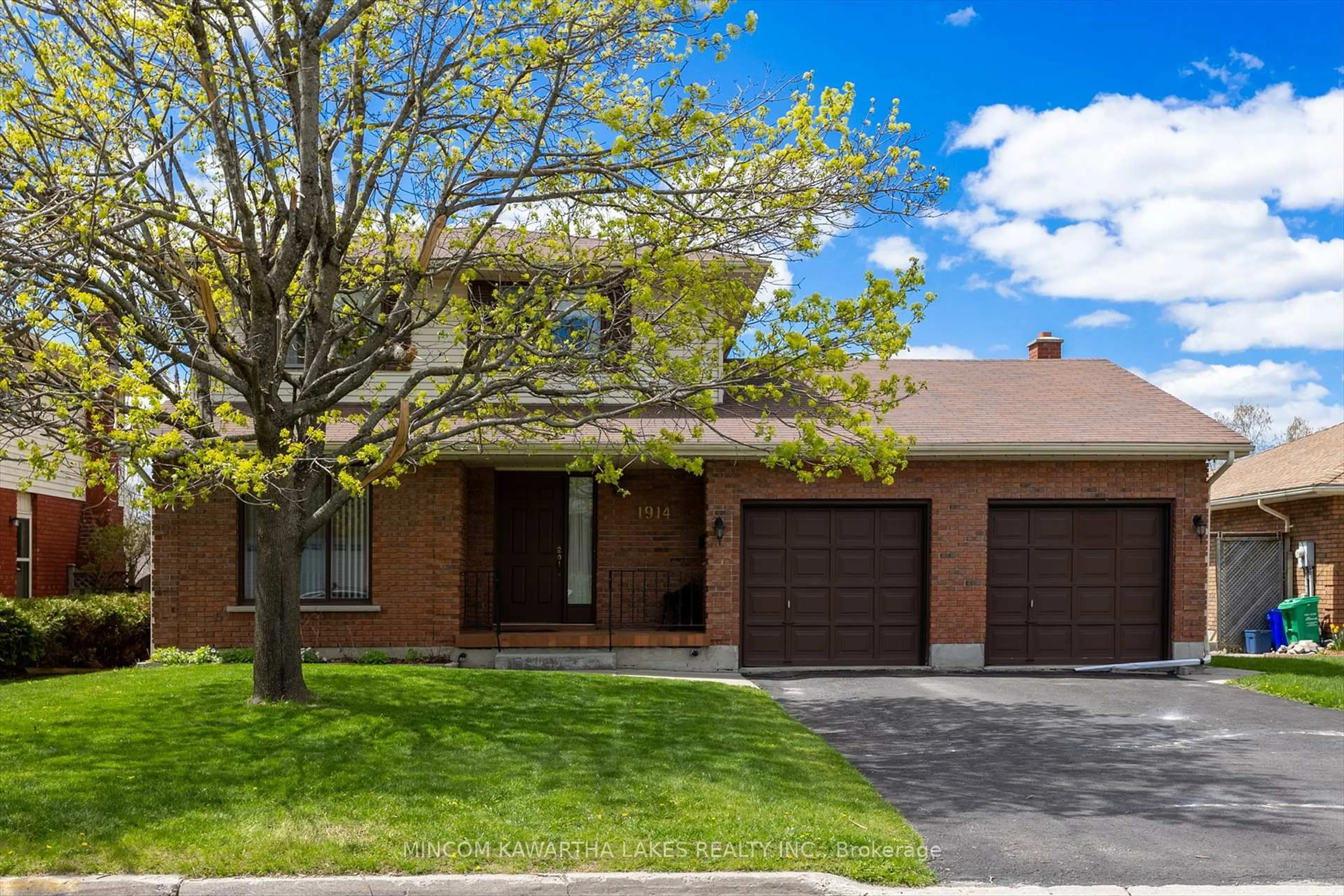 Home with brick exterior material, street for 1914 Parkwood Circ, Peterborough West Ontario K9J 8C6