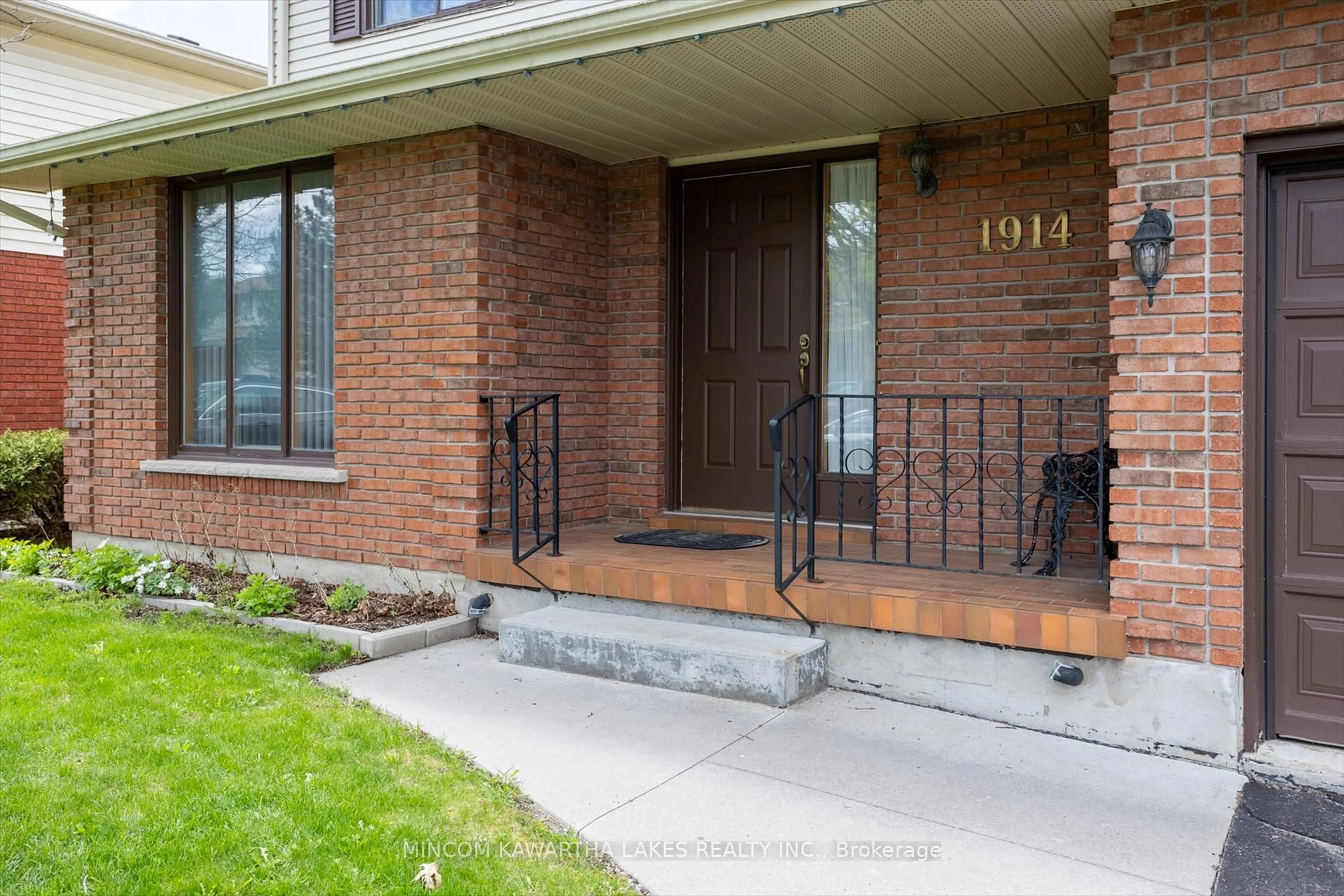 Home with brick exterior material, street for 1914 Parkwood Circ, Peterborough West Ontario K9J 8C6