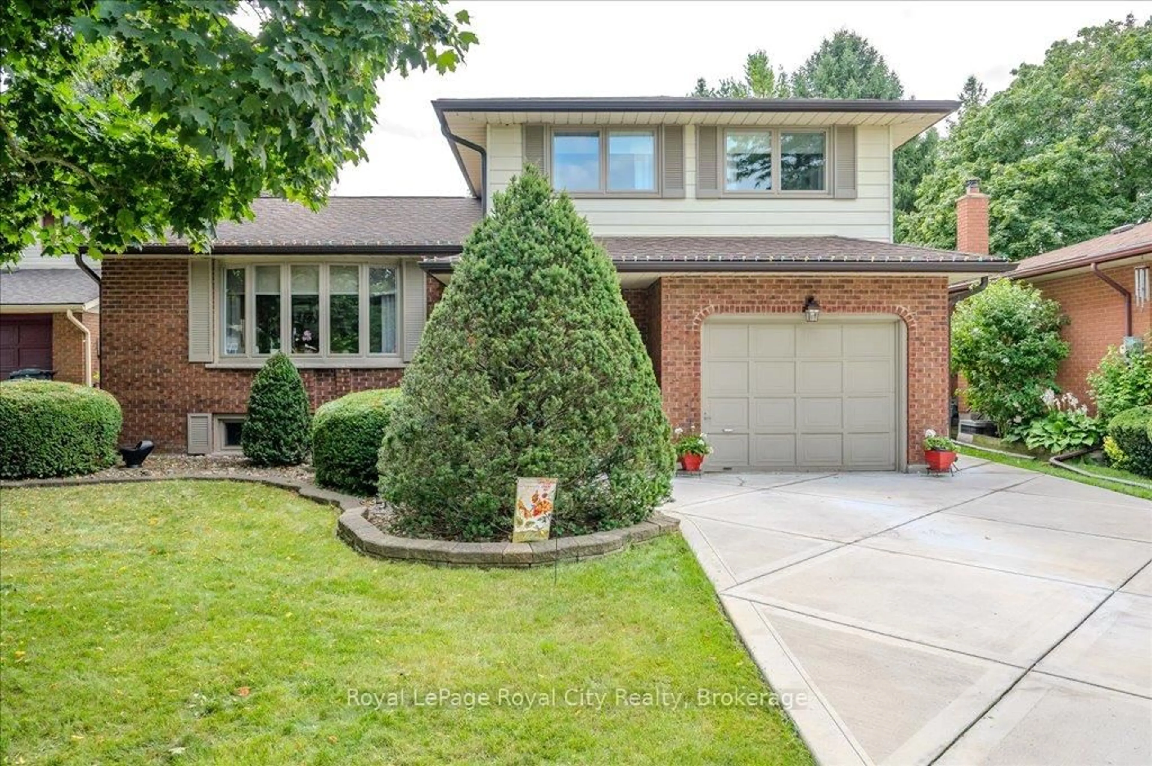 Home with brick exterior material, street for 5 Cabot Crt, Guelph Ontario N1G 3E4
