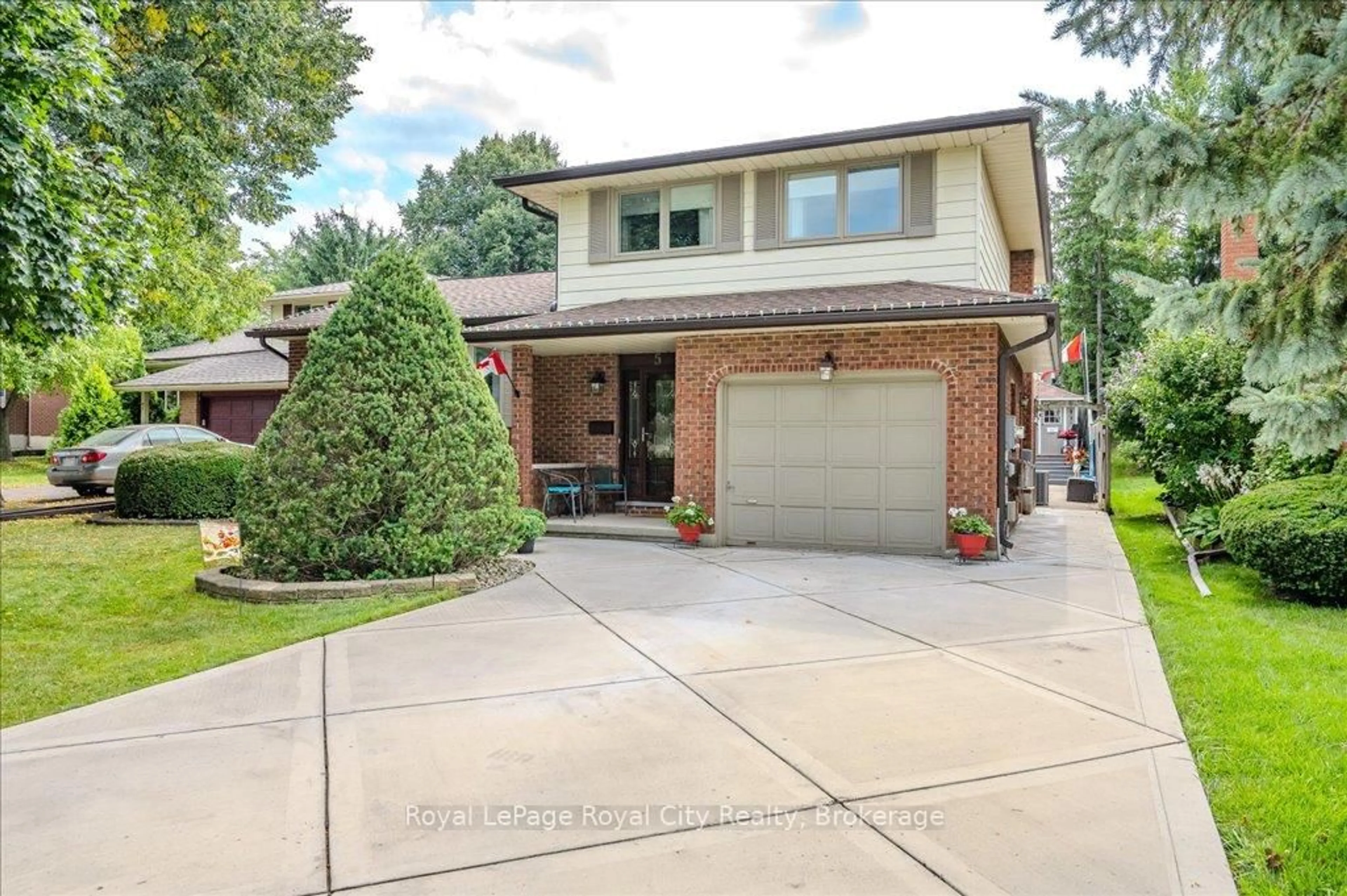 Home with brick exterior material, street for 5 Cabot Crt, Guelph Ontario N1G 3E4
