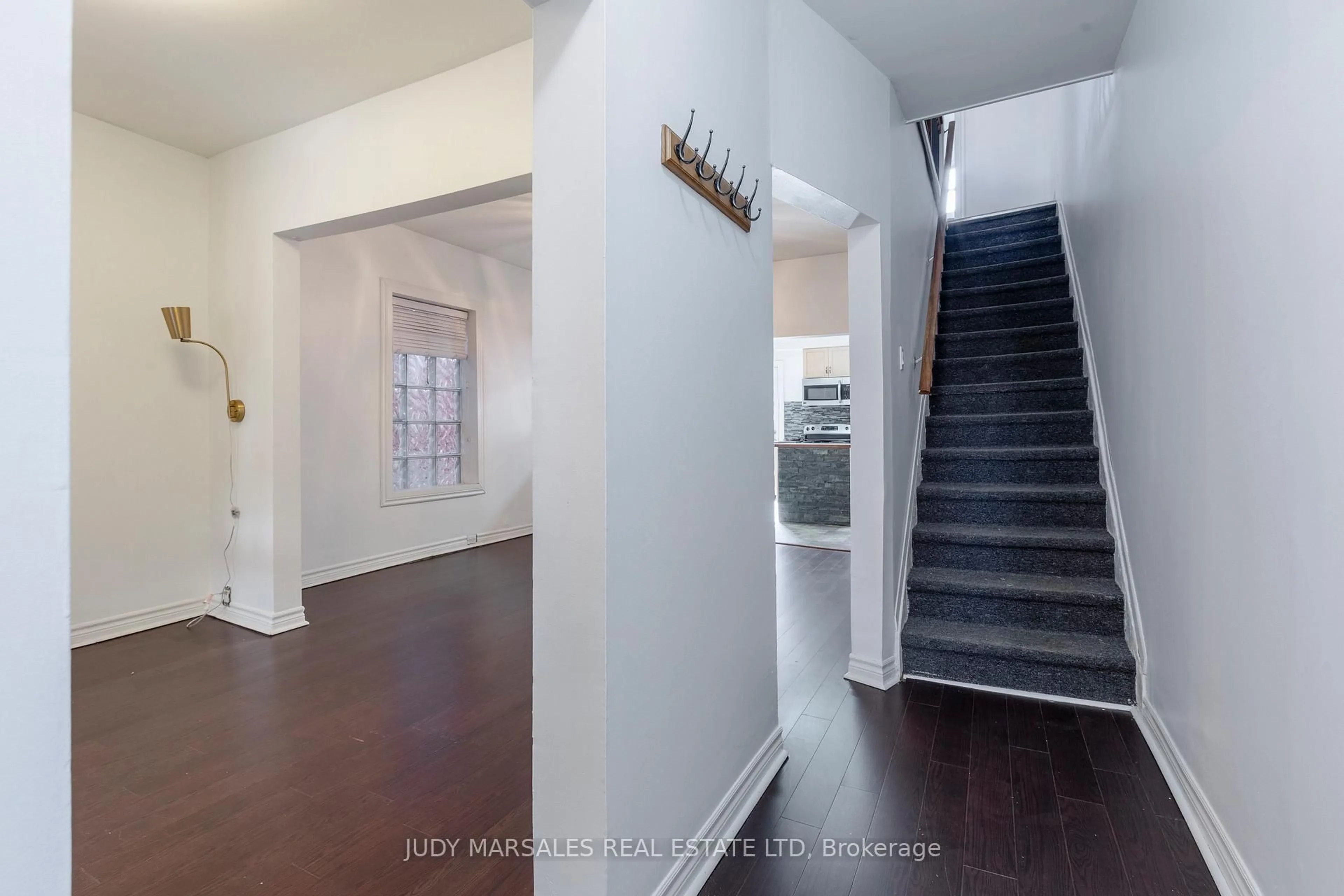 Indoor foyer for 14 Greig St, Hamilton Ontario L8R 2W7