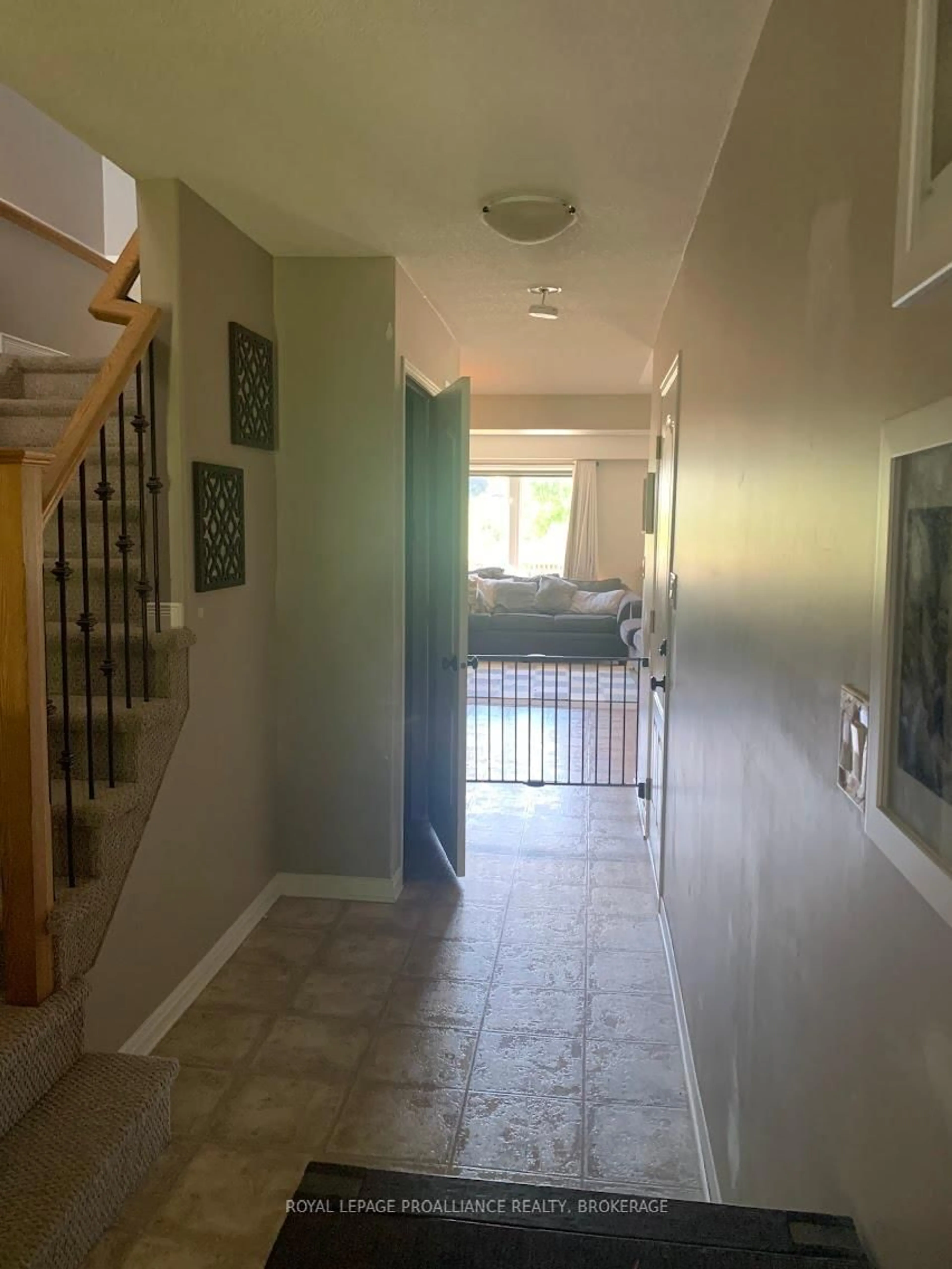 Indoor foyer for 1576 Crimson Cres, Kingston Ontario K7P 0J3