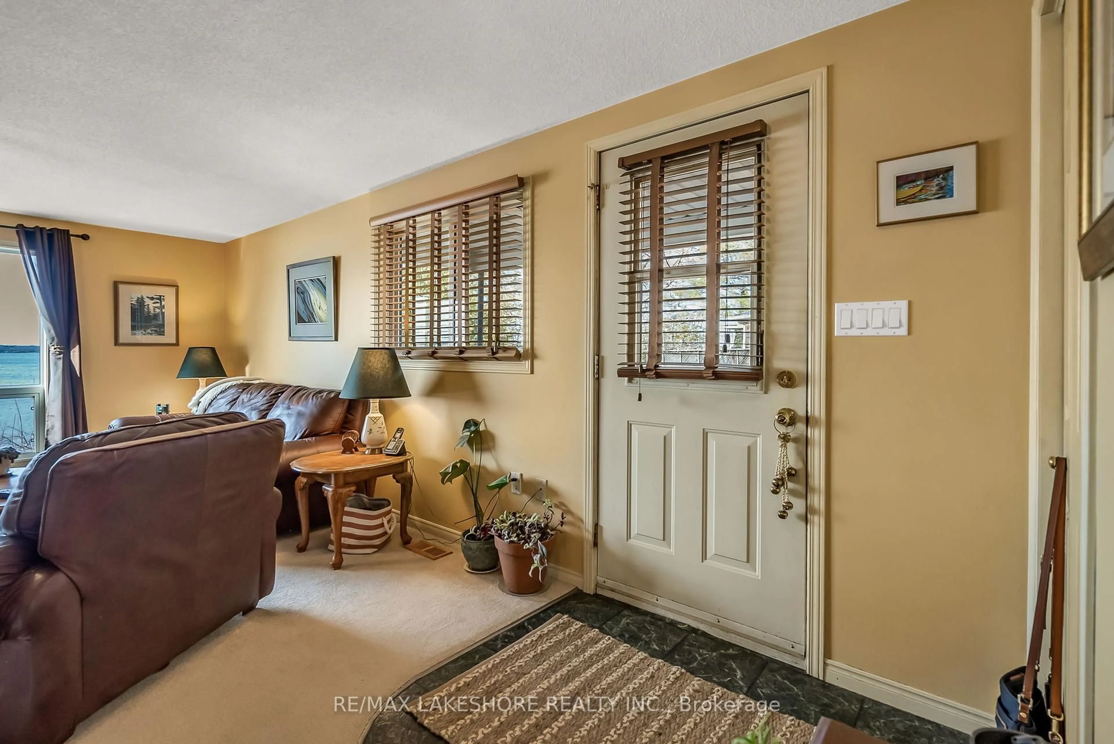 Indoor entryway for 5454 LAKESHORE Dr, Hamilton Township Ontario K0K 2H0