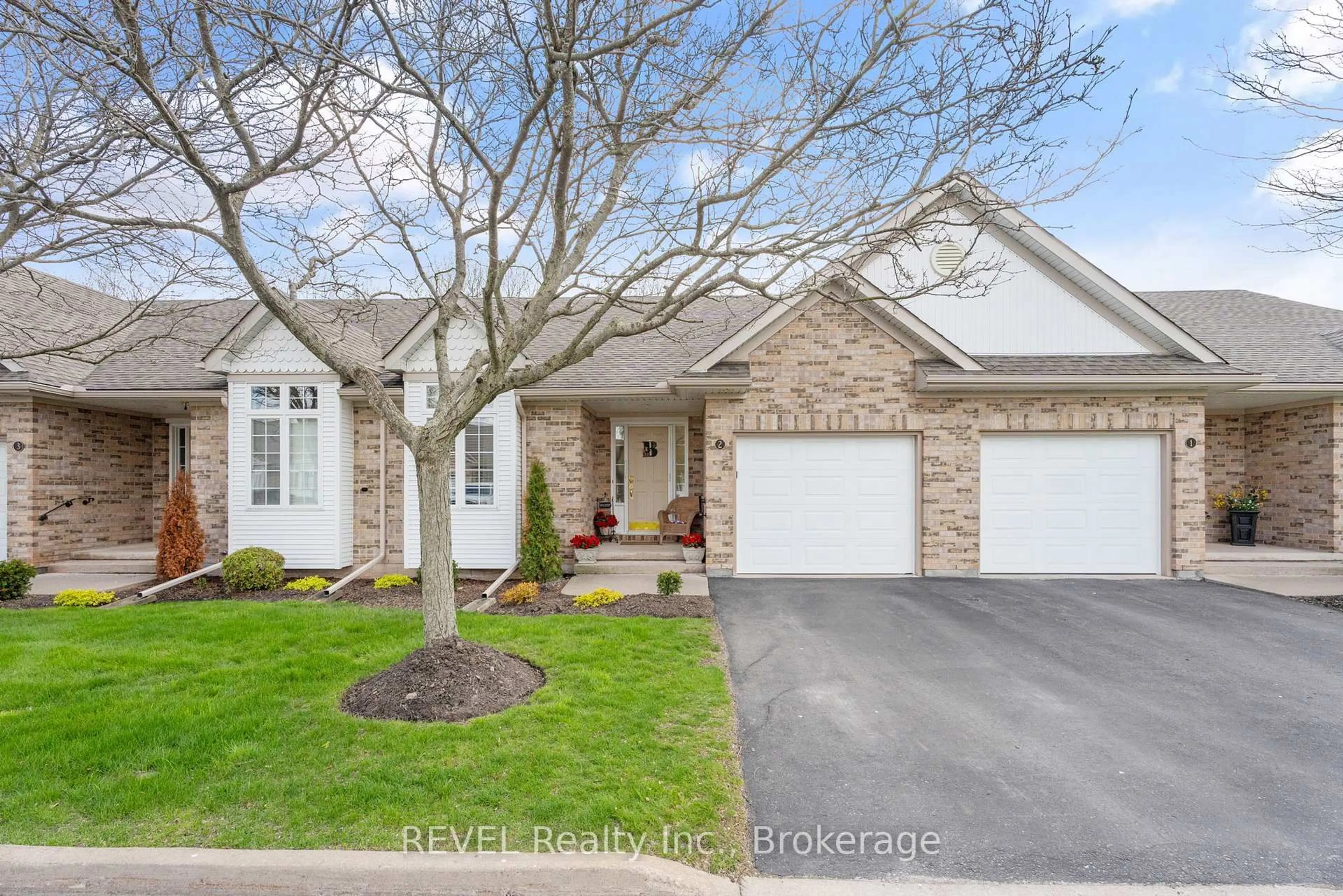 Home with brick exterior material, street for 630 Albert St #2, Fort Erie Ontario L2A 6R7