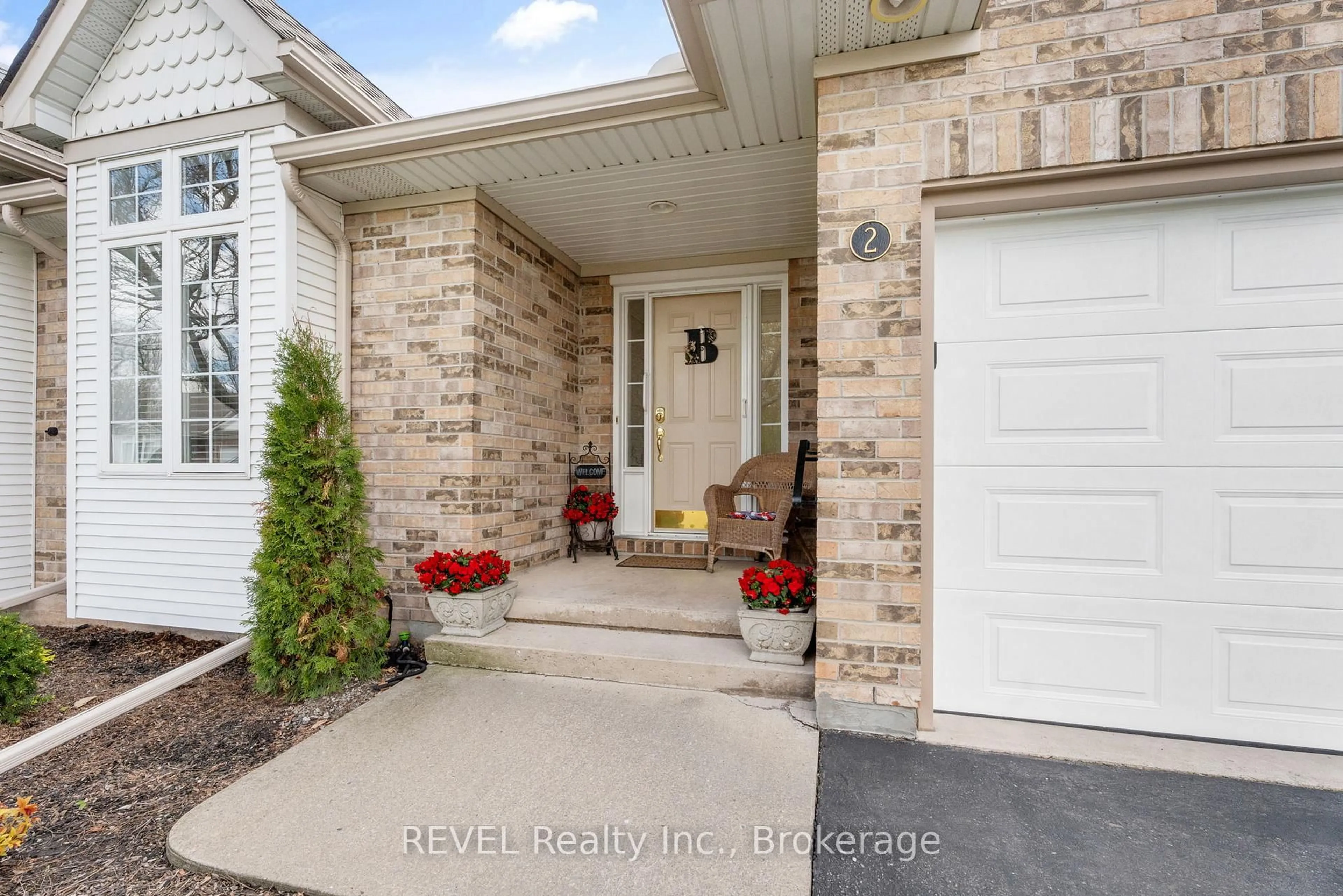 Indoor entryway for 630 Albert St #2, Fort Erie Ontario L2A 6R7
