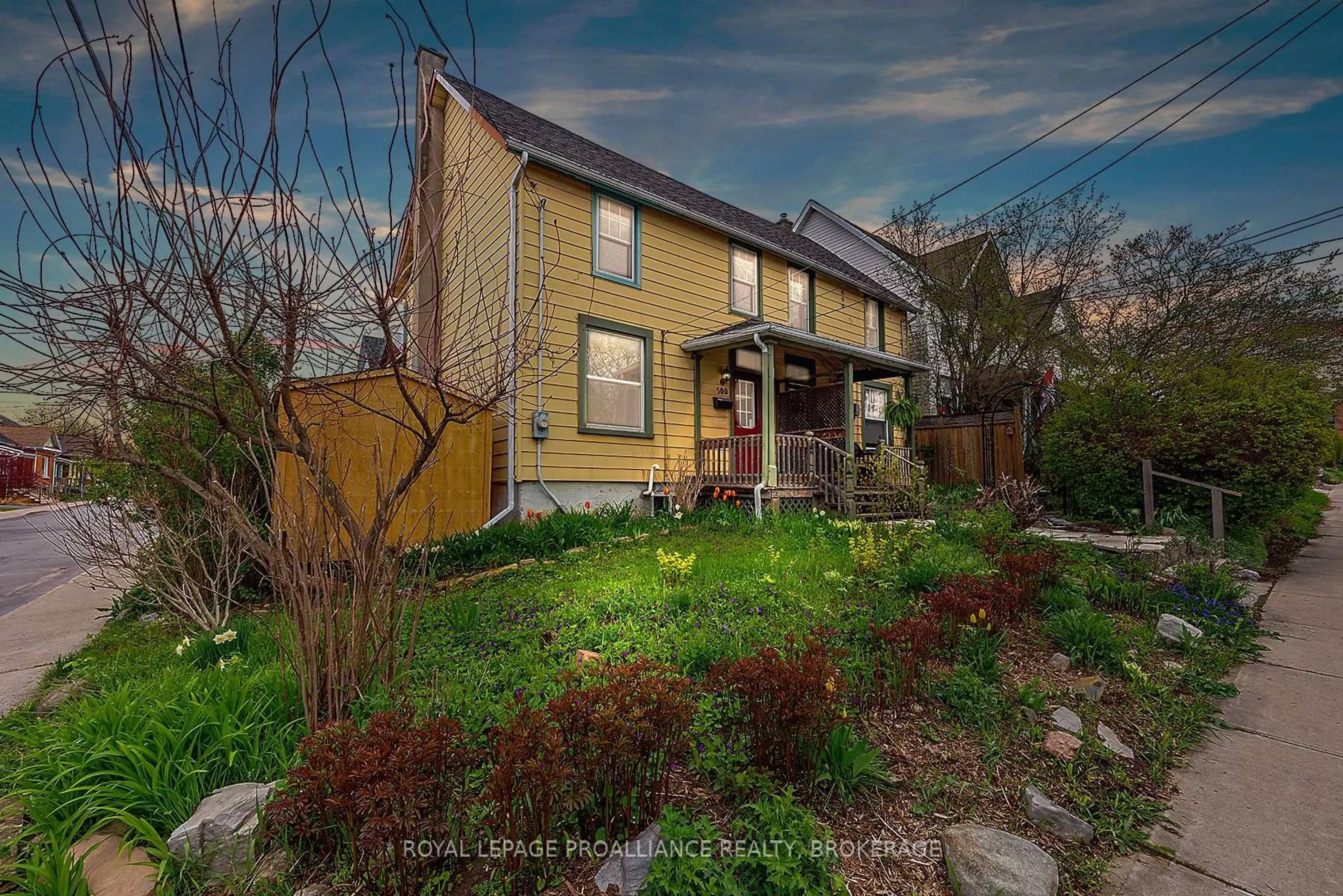 A pic from outside/outdoor area/front of a property/back of a property/a pic from drone, street for 500 Barrie St, Kingston Ontario K7K 3V5