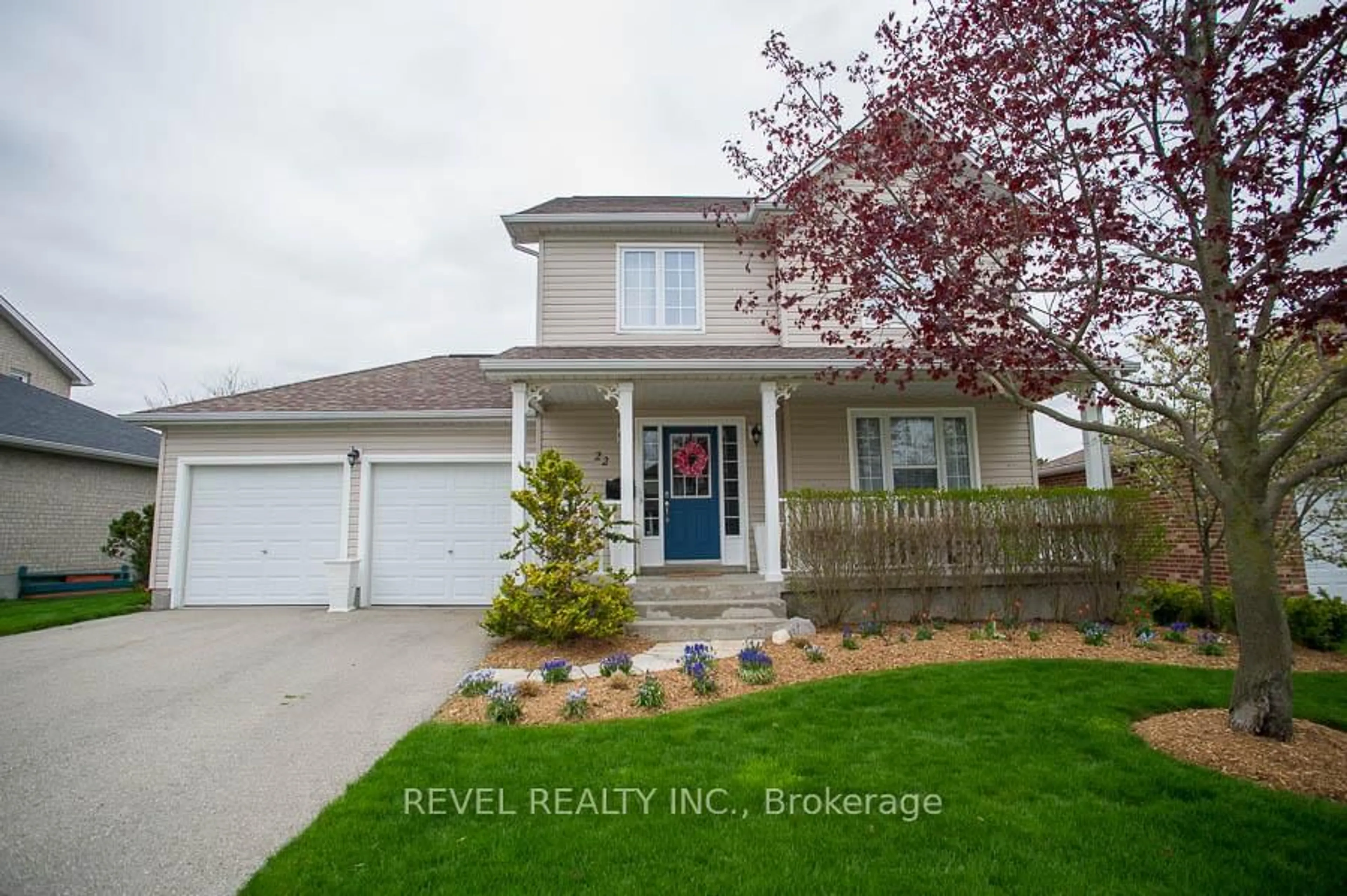 Home with vinyl exterior material, water/lake/river/ocean view for 22 Owen St, Ingersoll Ontario N5C 4G7