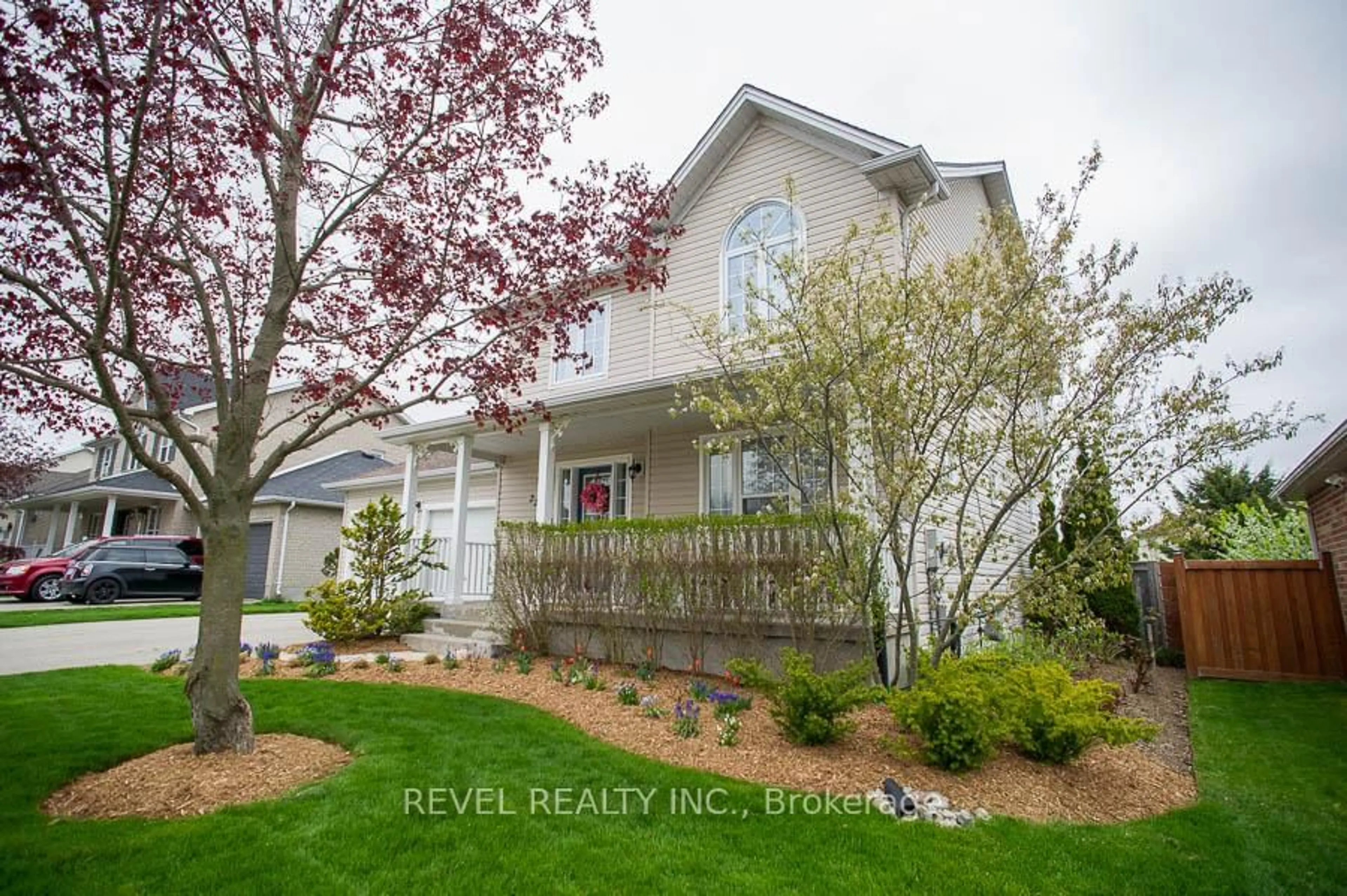 Home with vinyl exterior material, unknown for 22 Owen St, Ingersoll Ontario N5C 4G7