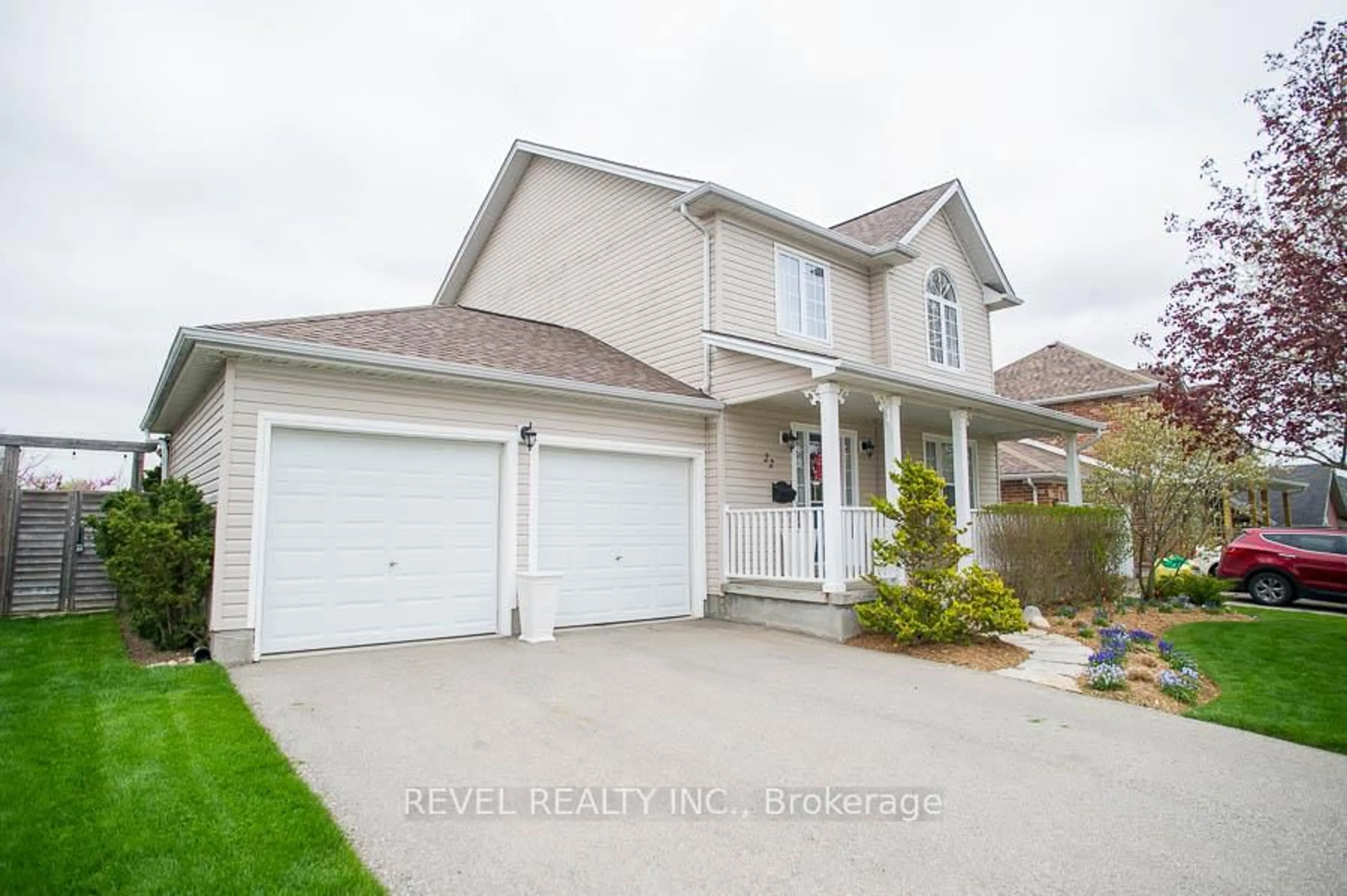Home with vinyl exterior material, street for 22 Owen St, Ingersoll Ontario N5C 4G7