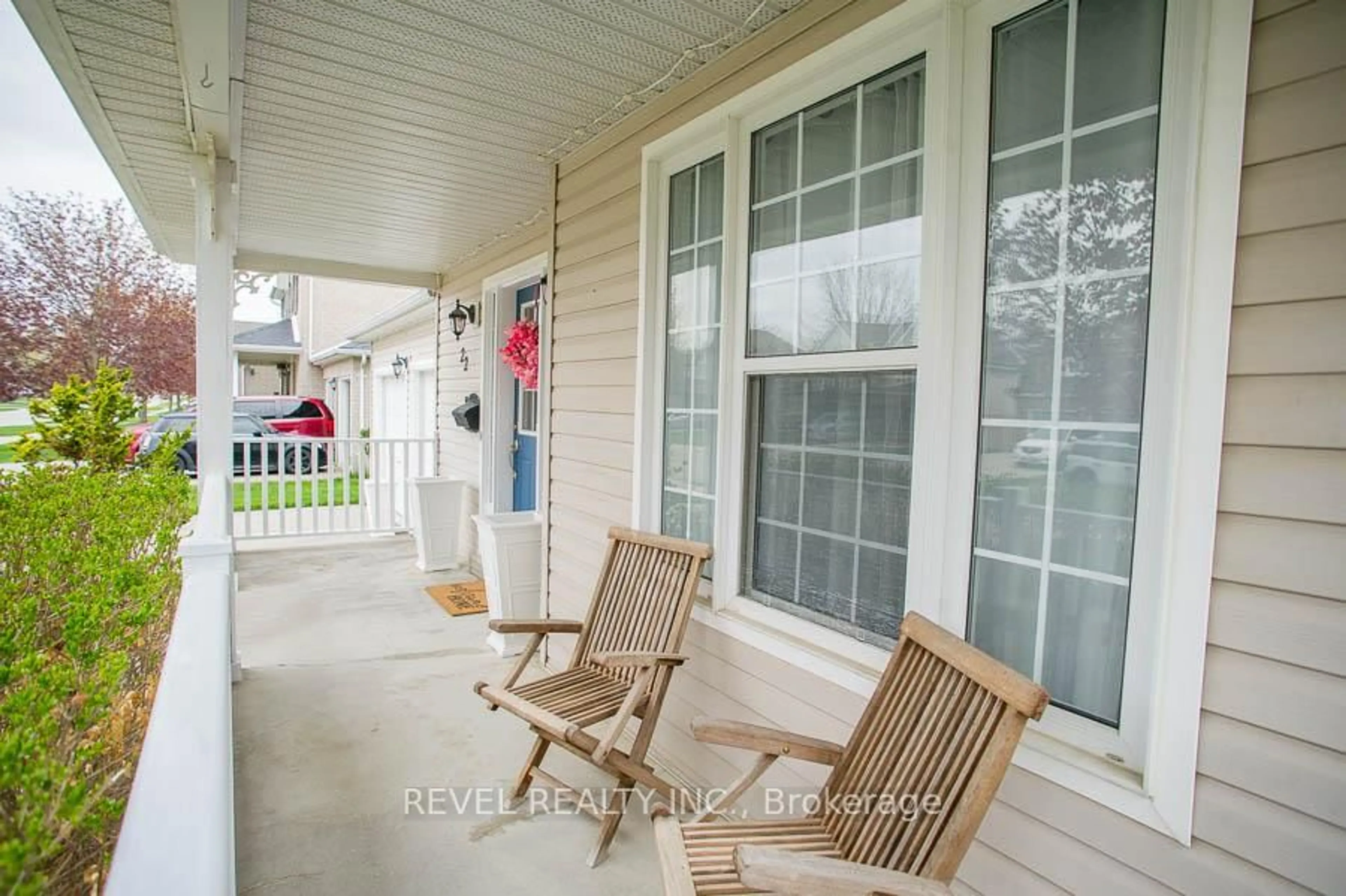 Patio, street for 22 Owen St, Ingersoll Ontario N5C 4G7