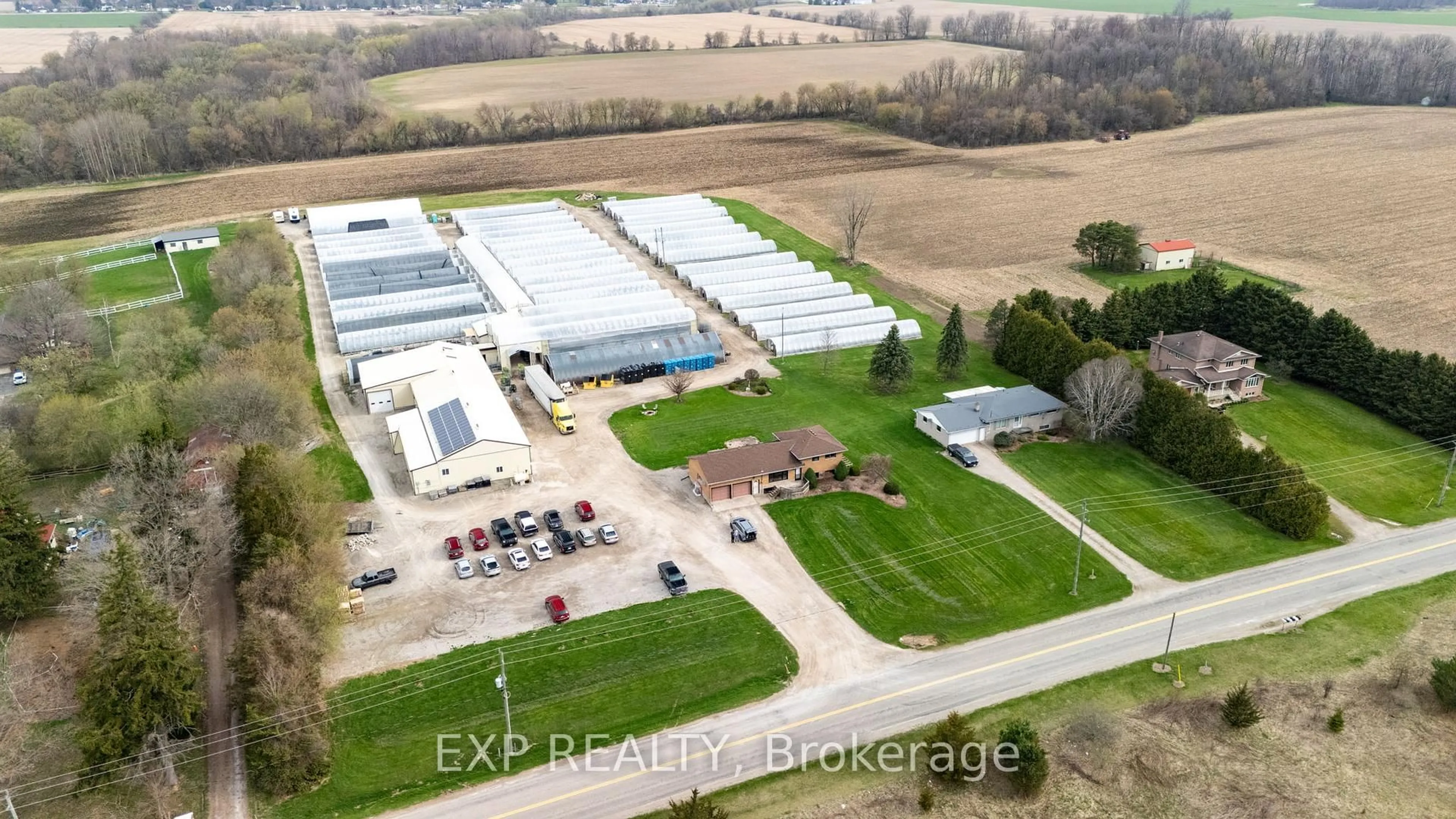 A pic from outside/outdoor area/front of a property/back of a property/a pic from drone, building for 3862 Trafalgar St, Thames Centre Ontario N6M 1H6