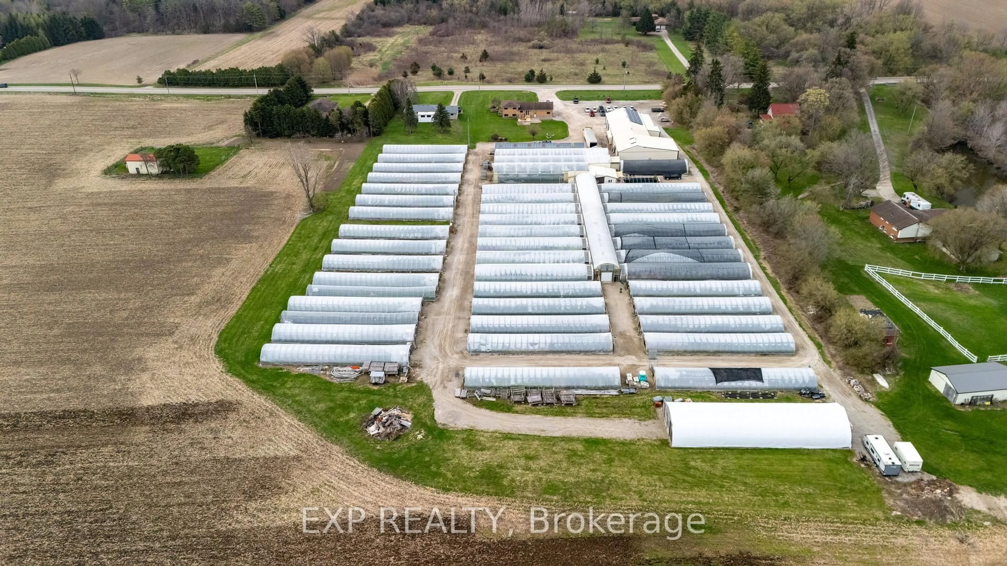 A pic from outside/outdoor area/front of a property/back of a property/a pic from drone, building for 3862 Trafalgar St, Thames Centre Ontario N6M 1H6