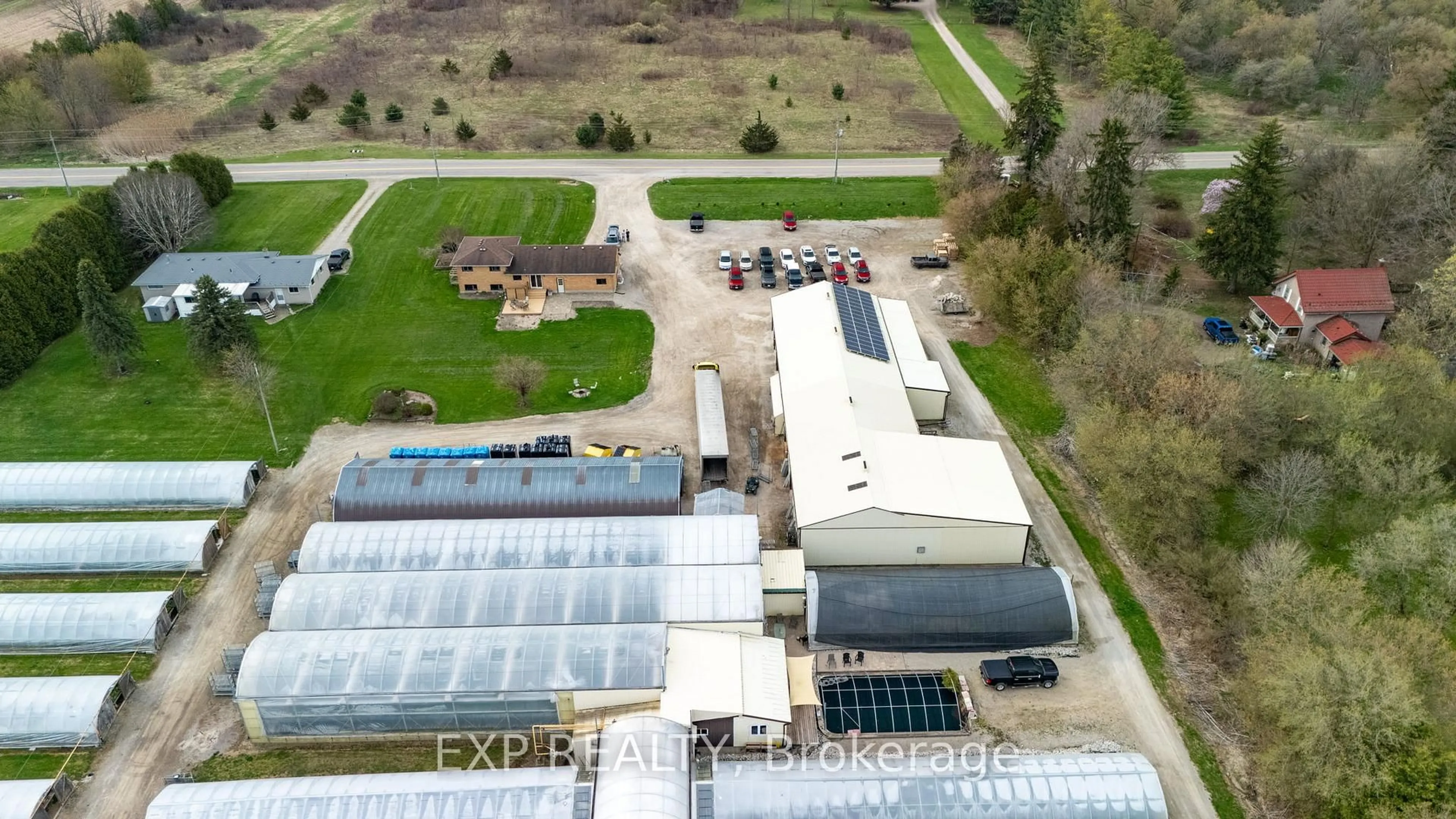 A pic from outside/outdoor area/front of a property/back of a property/a pic from drone, building for 3862 Trafalgar St, Thames Centre Ontario N6M 1H6