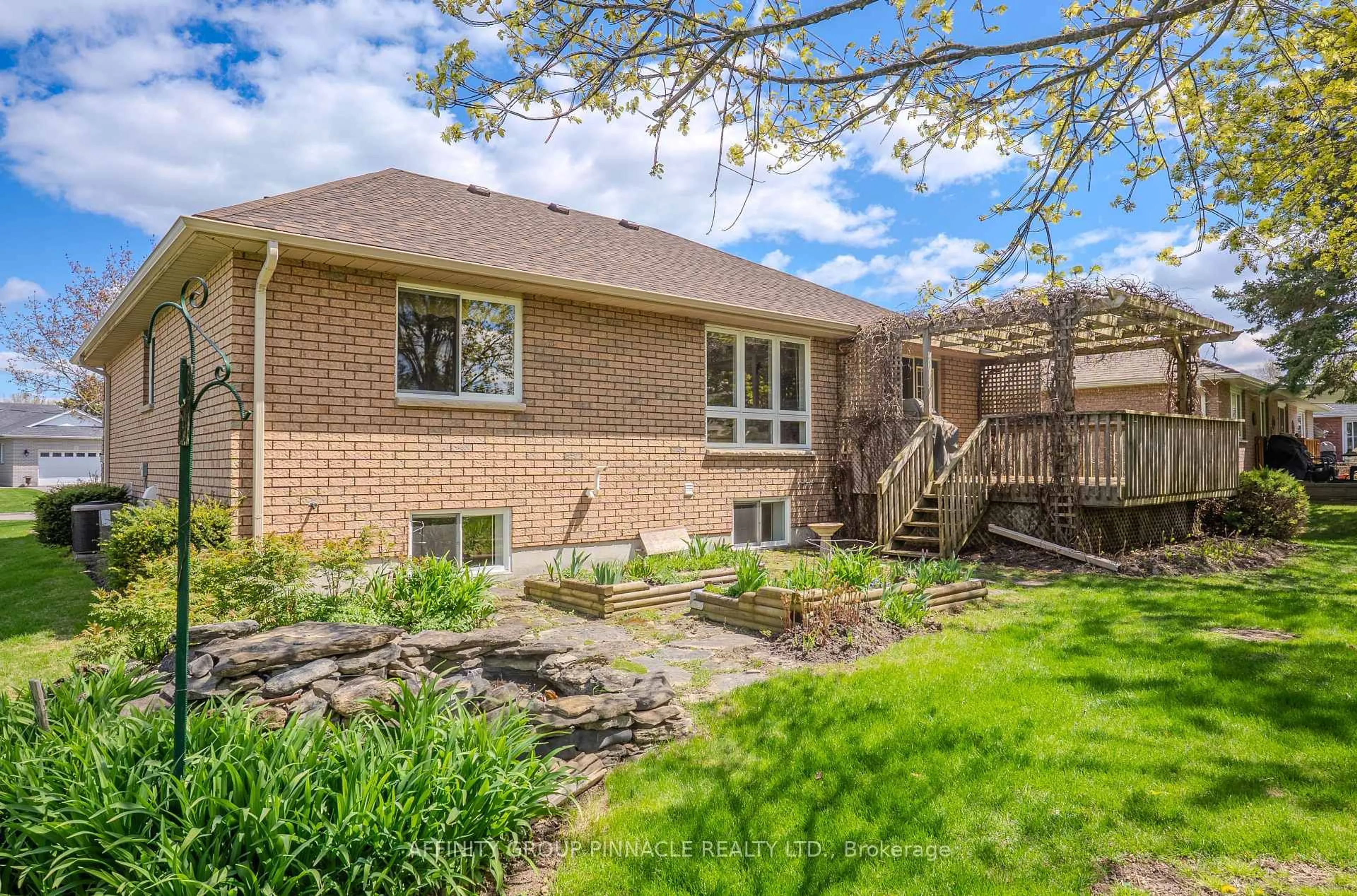 Patio, street for 7 Whitney Crt, Kawartha Lakes Ontario K9V 6C4