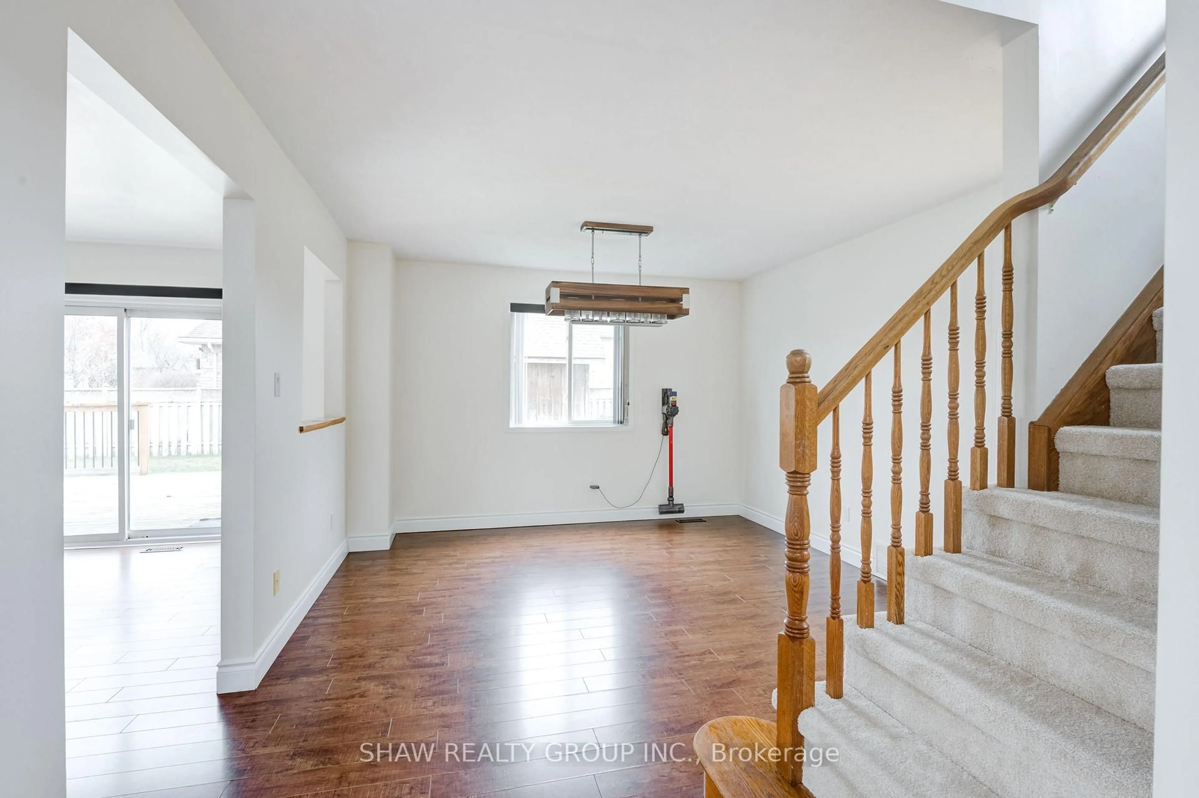 Indoor entryway for 14 Windemere Ave, Tillsonburg Ontario N4G 5M8