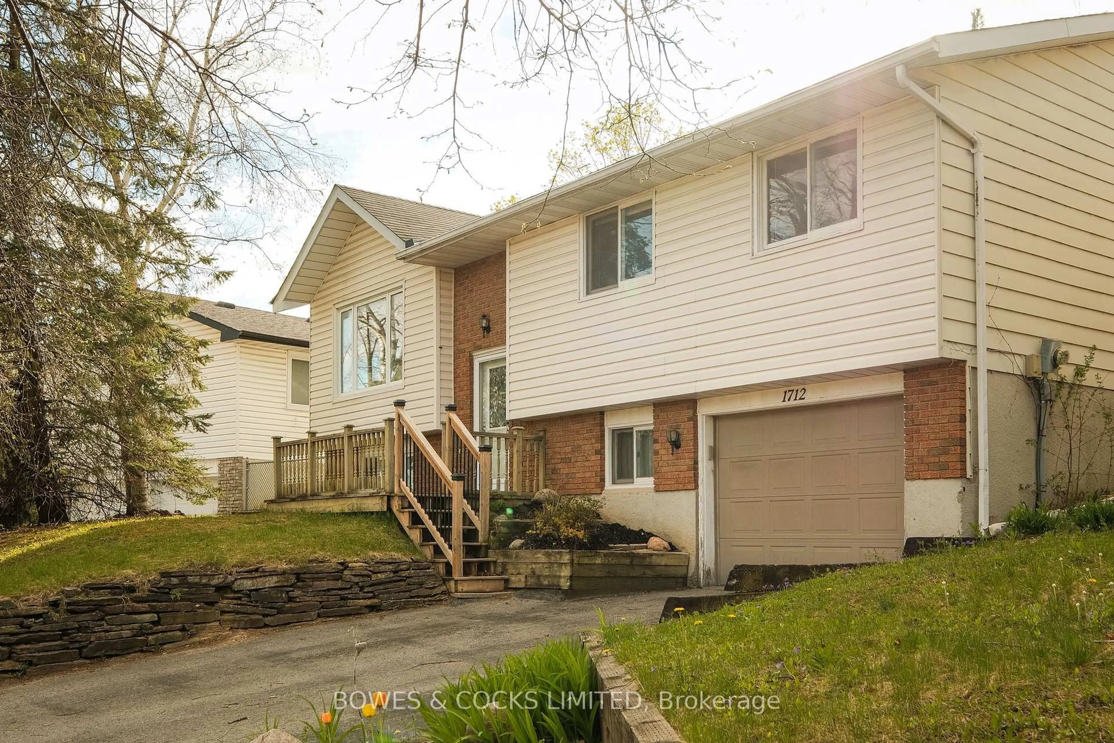 Home with vinyl exterior material, street for 1712 Redwood Dr, Peterborough West Ontario K9K 1M3